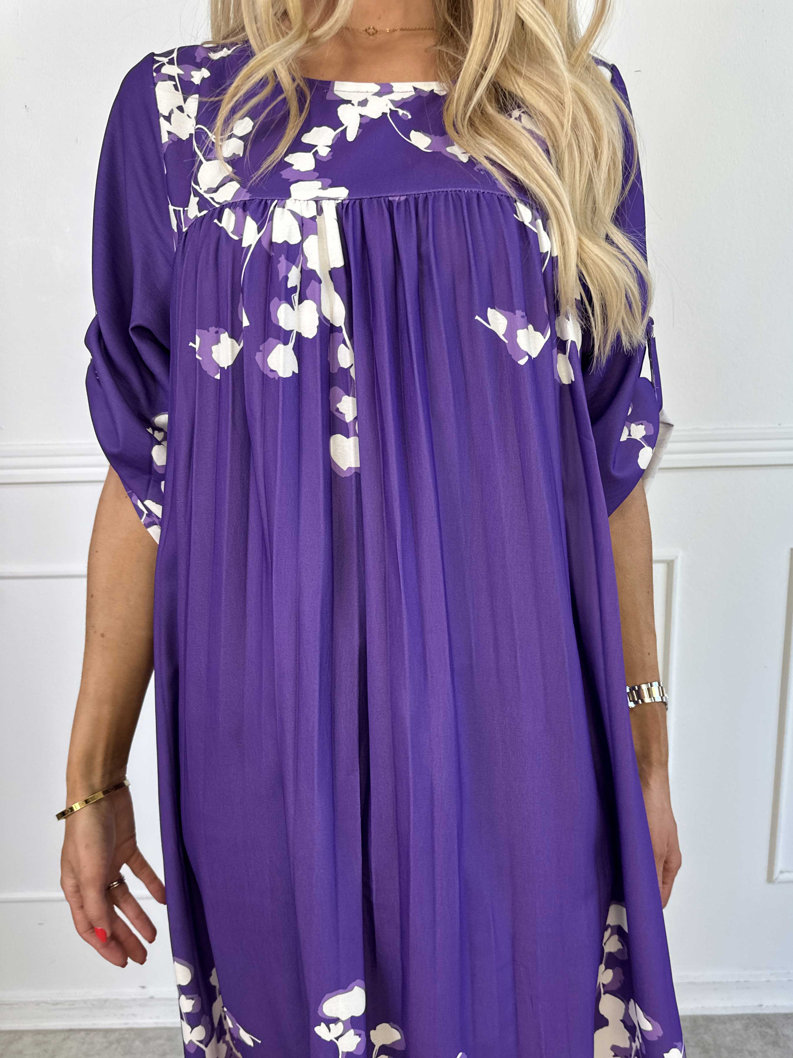 Nannie Blossom - Lång plisserad klänning med blommotiv