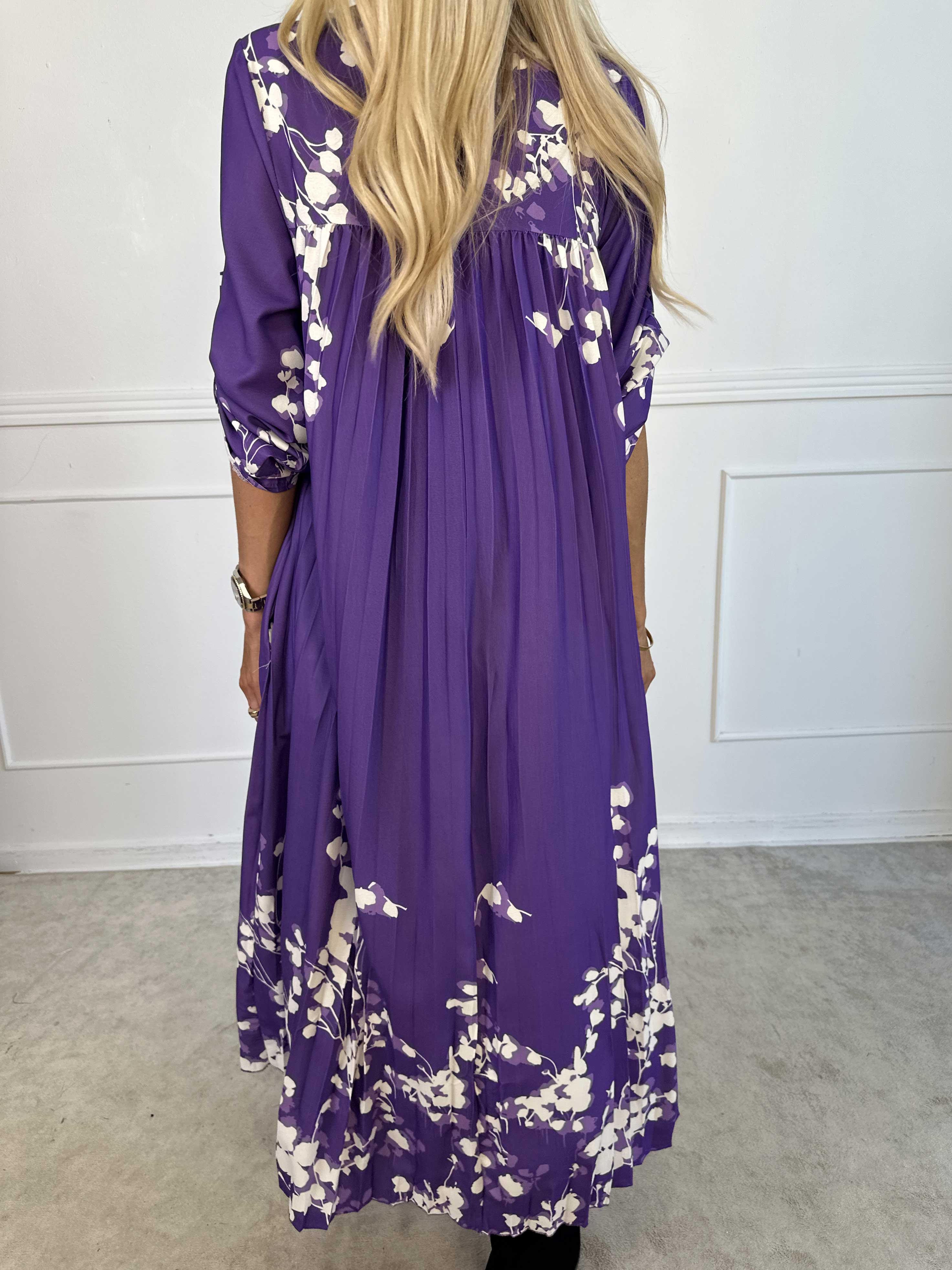 Nannie Blossom - Lång plisserad klänning med blommotiv