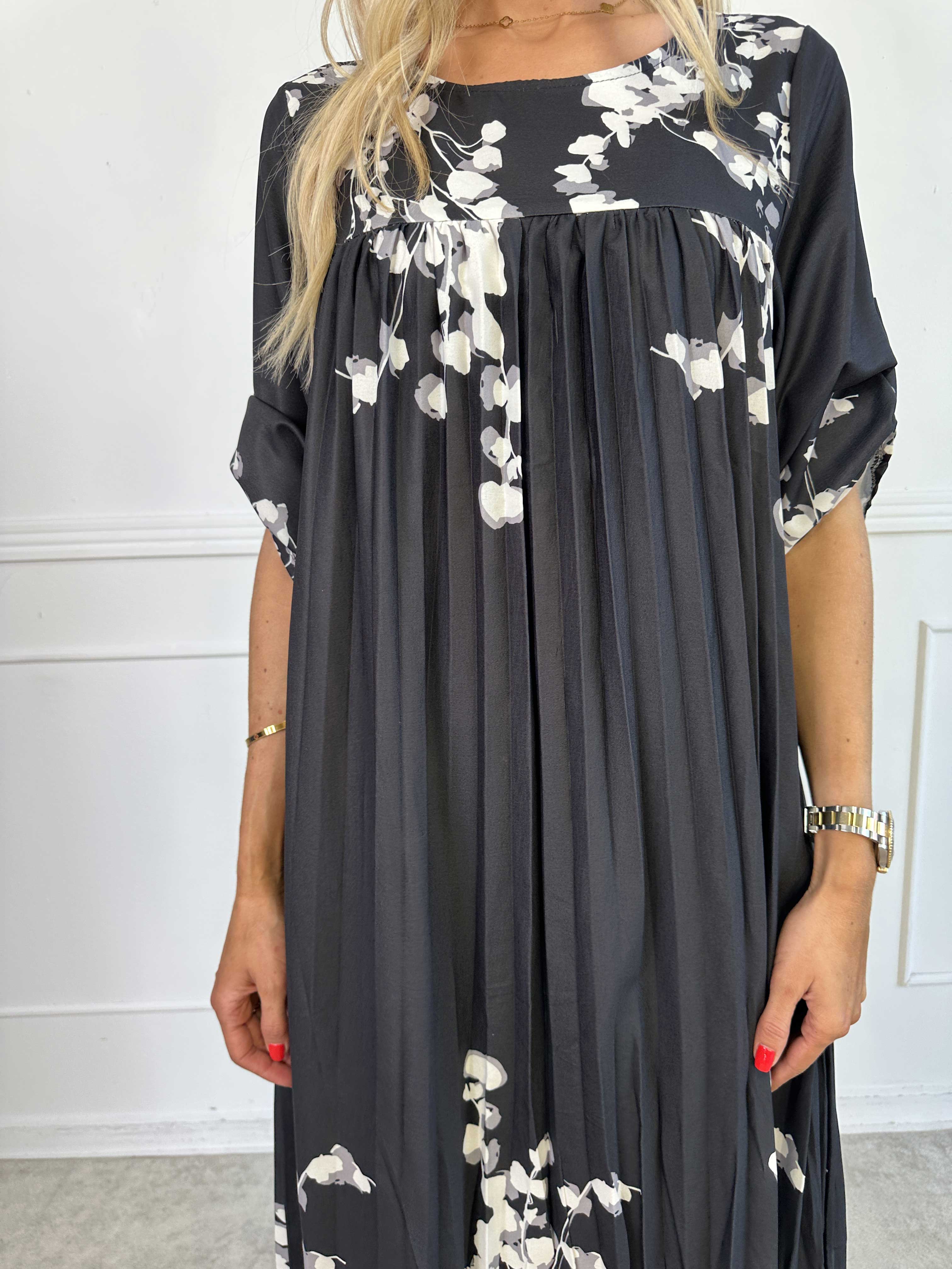 Nannie Blossom - Lång plisserad klänning med blommotiv