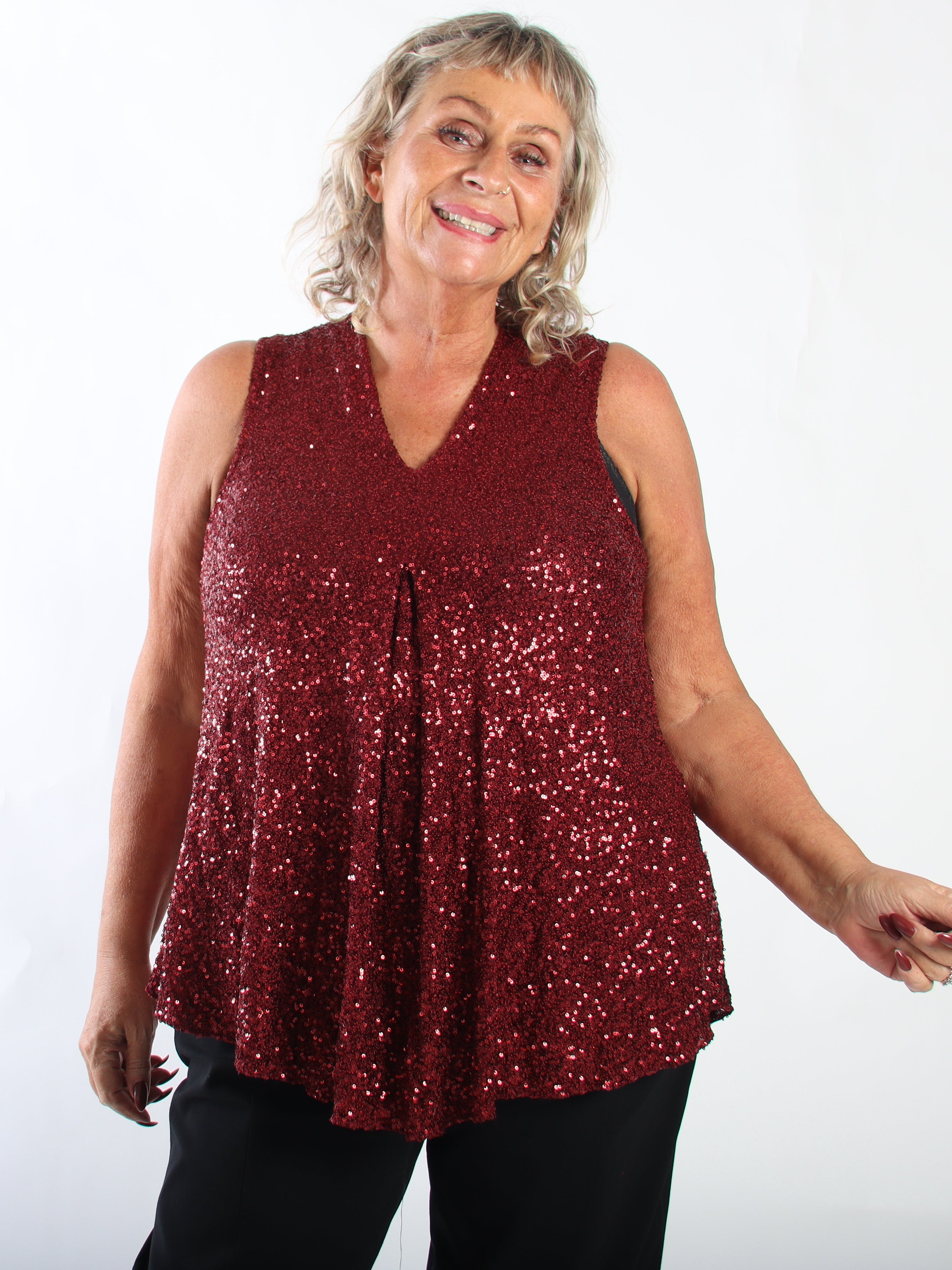 Natalie - Stretchig topp i plus size med fina paljetter som ger en festlig och glamorös look