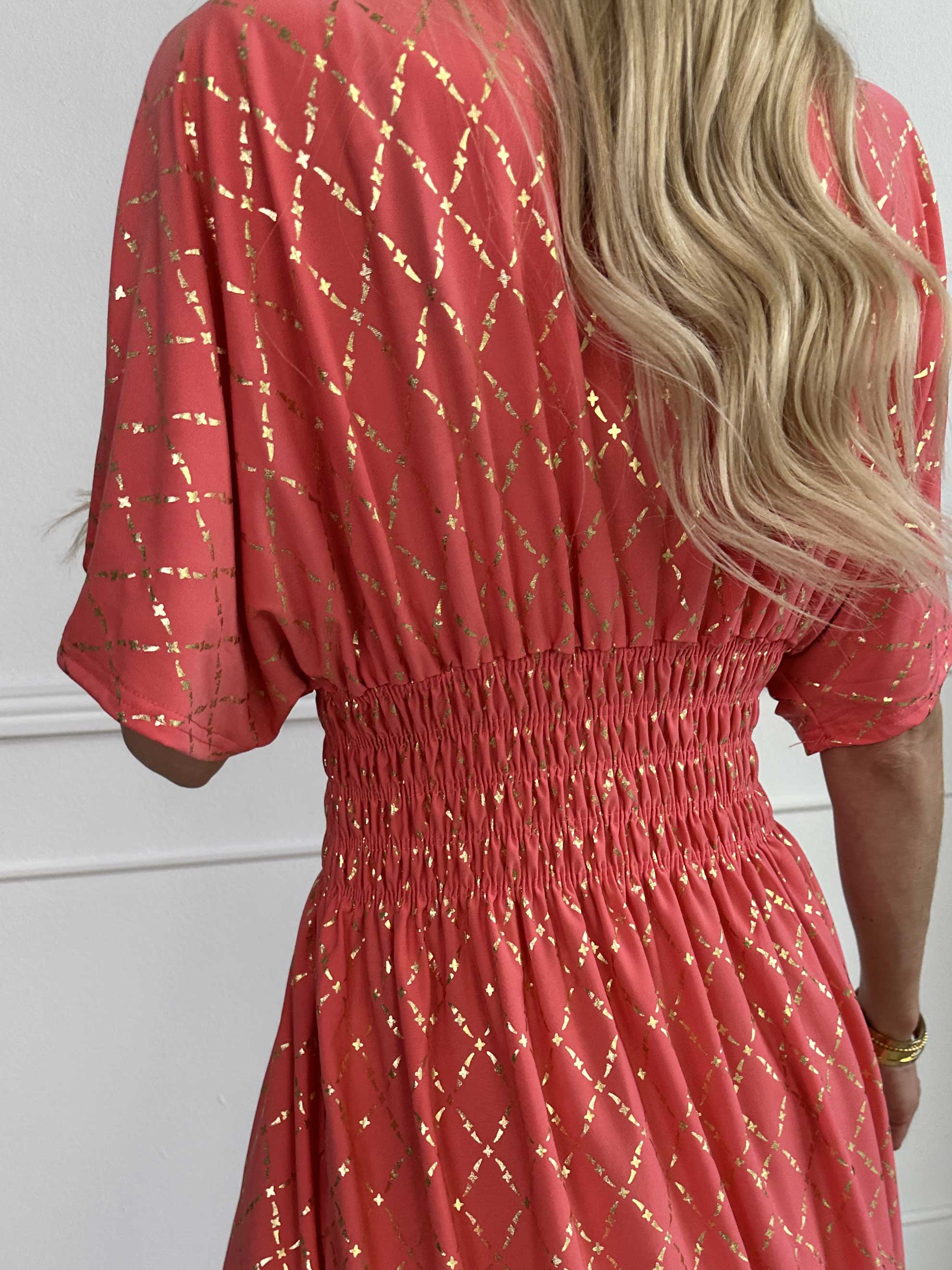 Pams Gold Check Short - Kort elastisk klänning med gulddetaljer