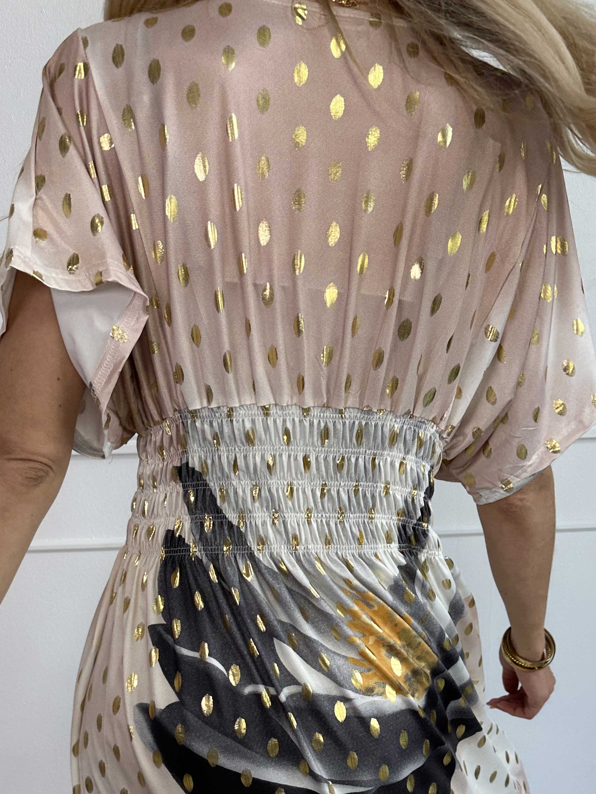 Pams Field Short - Kort elastisk kjole med blomstermotiv og guld dutter