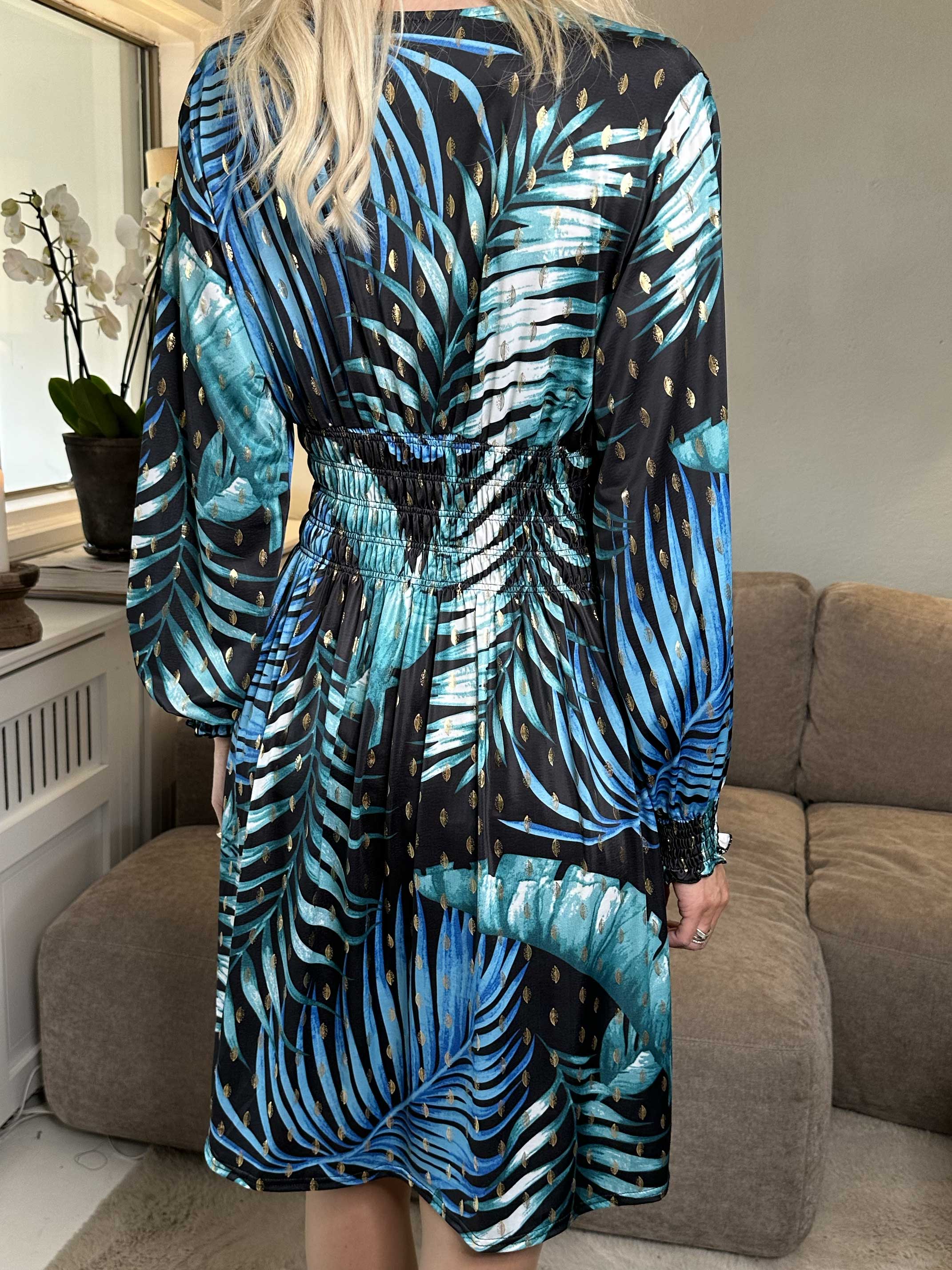 Pams Leaf Short L/S - Elastisk mönstrad klänning i skrynkelfritt tyg