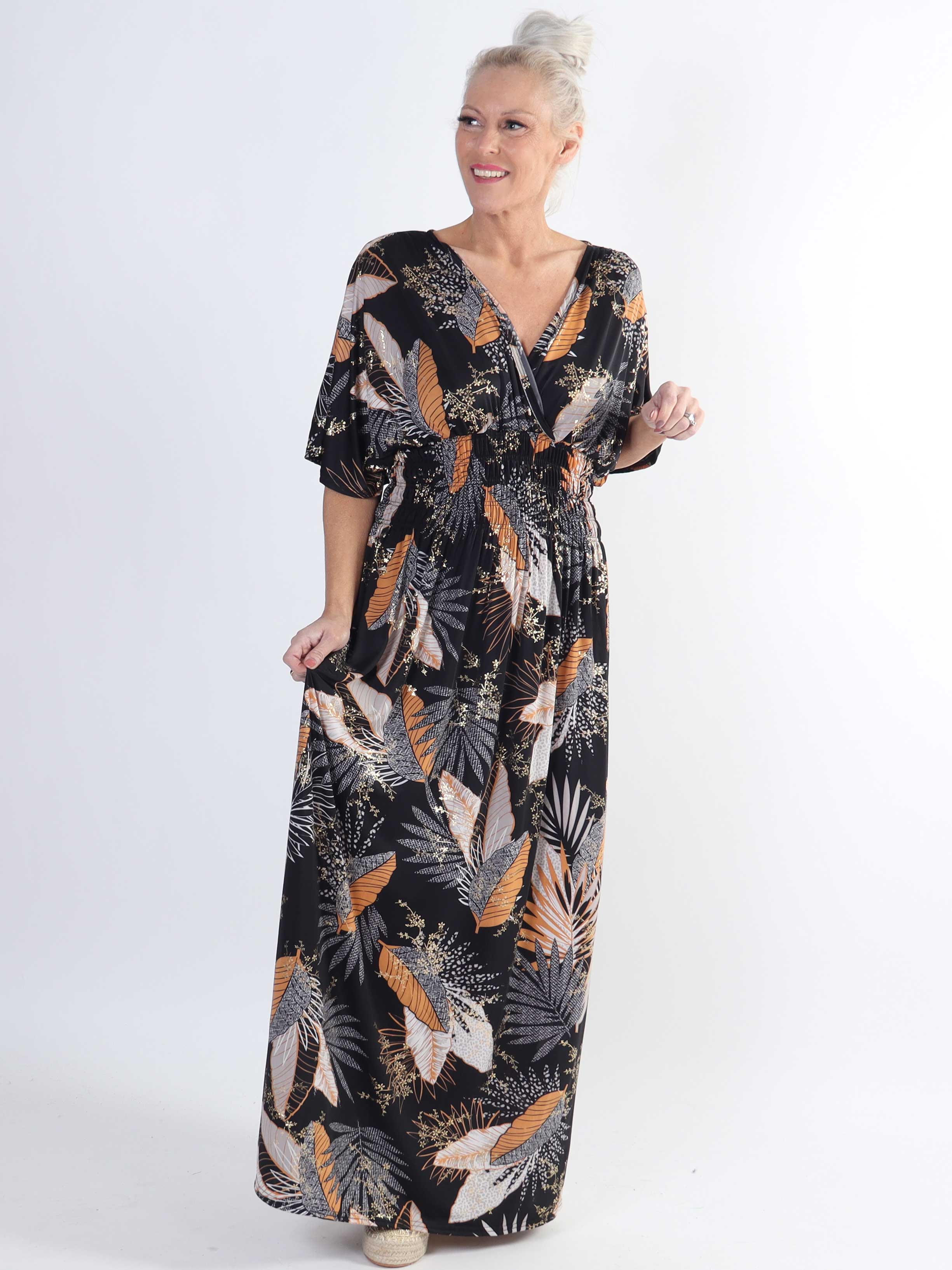 Pams Leafy - Lång stretchig plus size-klänning i skrynkelfritt tyg