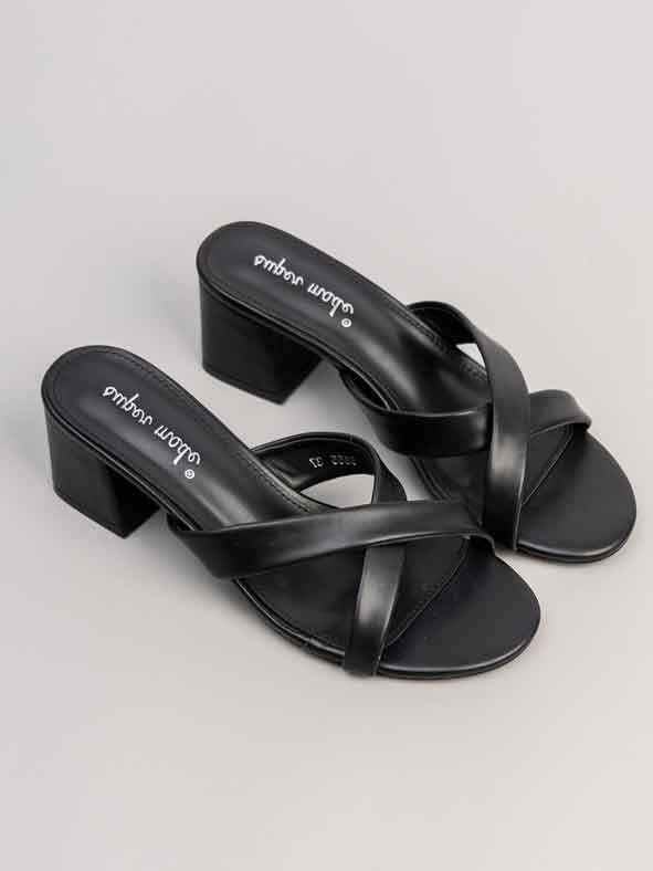 Samine - Elegante sandaler med bred hæl og krydsende remme over foden