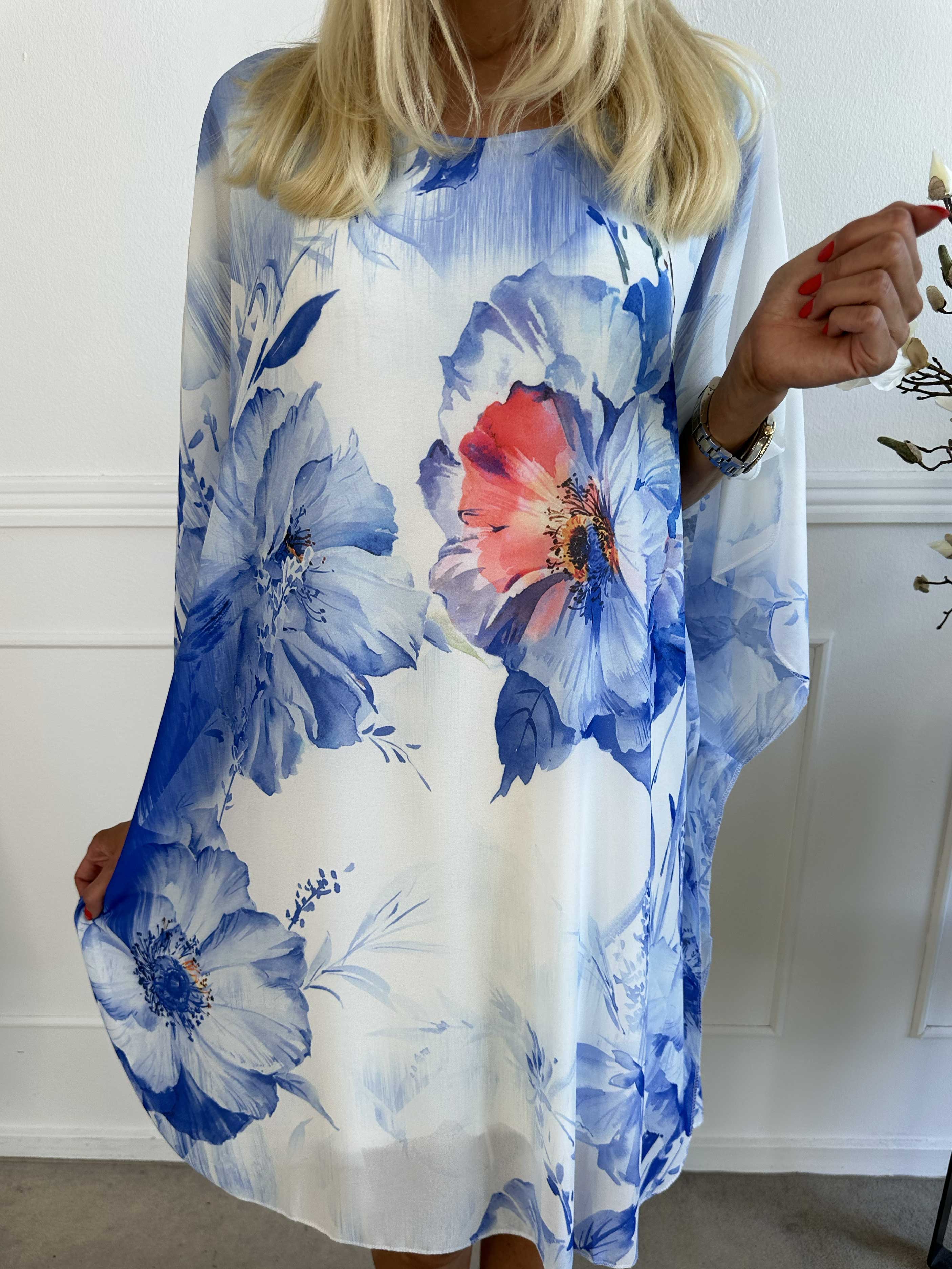 Senja - Chiffongklänning med blommor och underkjol i viskos