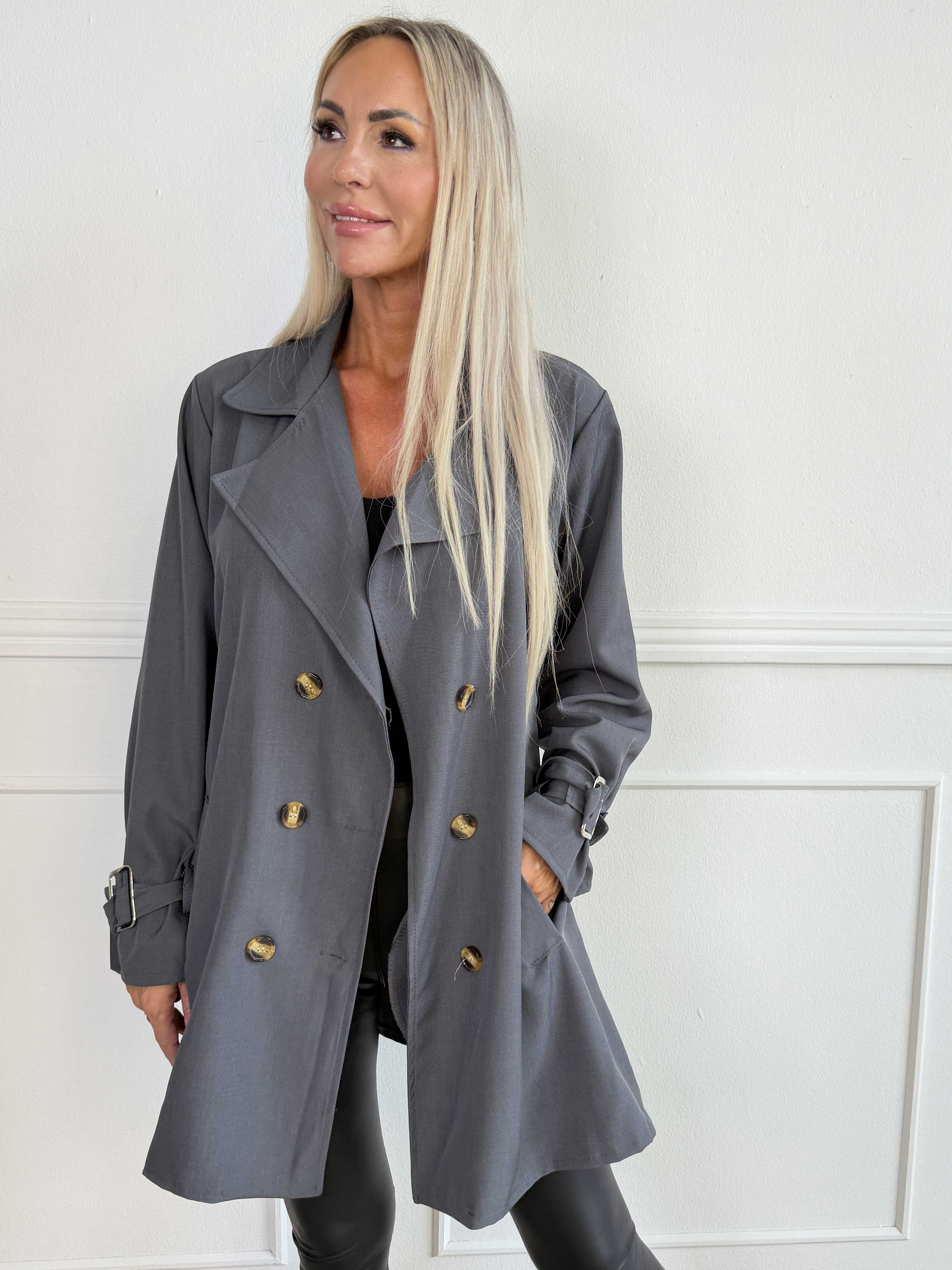 Sharpay Short 2.0 – Kort, lätt trenchcoat med knytskärp