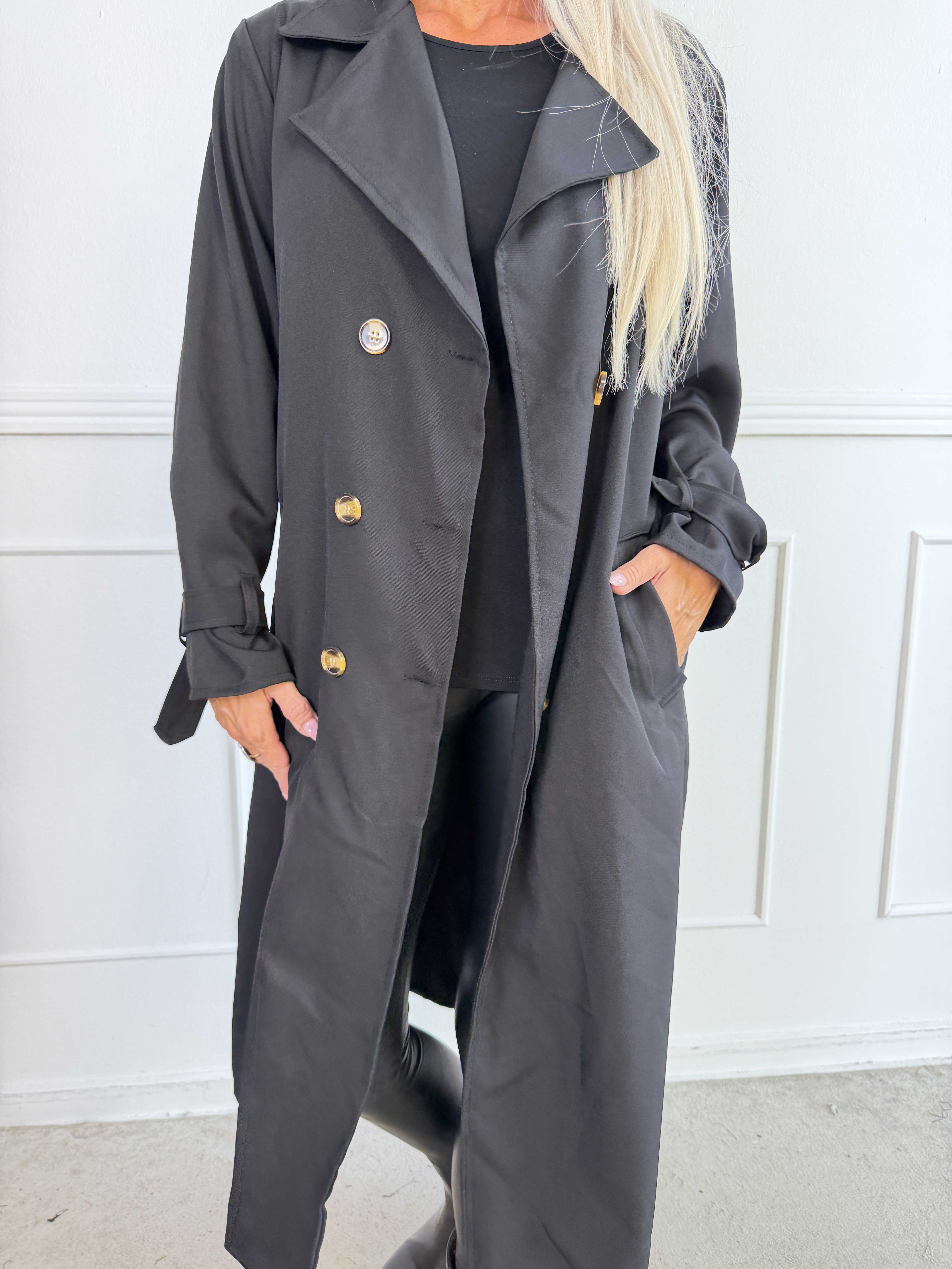 Sharpay 2.0 – Lätt plus size trenchcoat med knytskärp