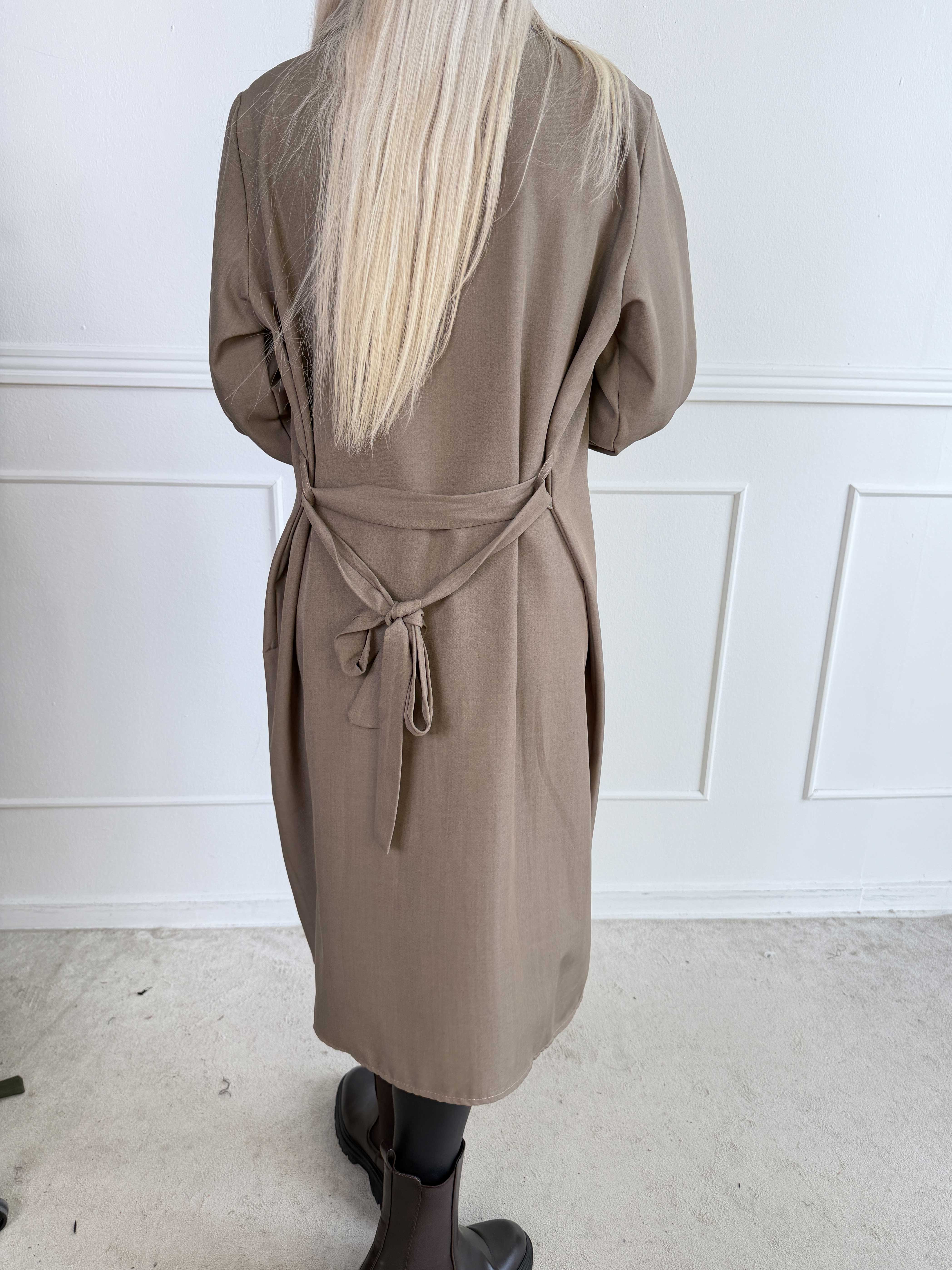 Sharpay 2.0 – Lätt trenchcoat med knytskärp