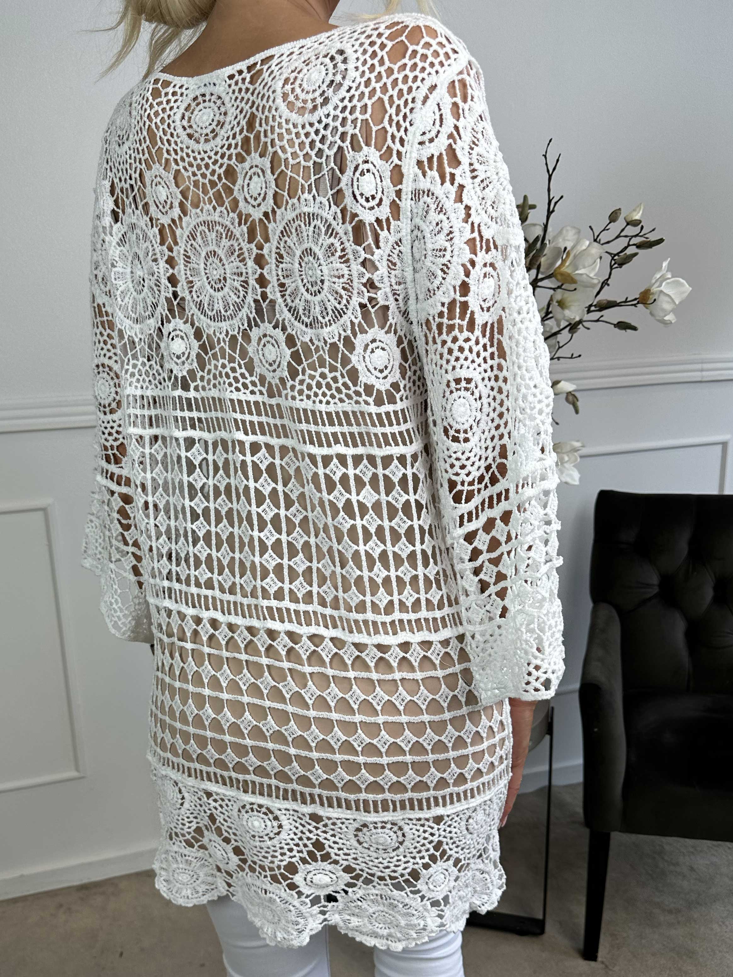 Sigrid - Virkad tunika med spets framtill