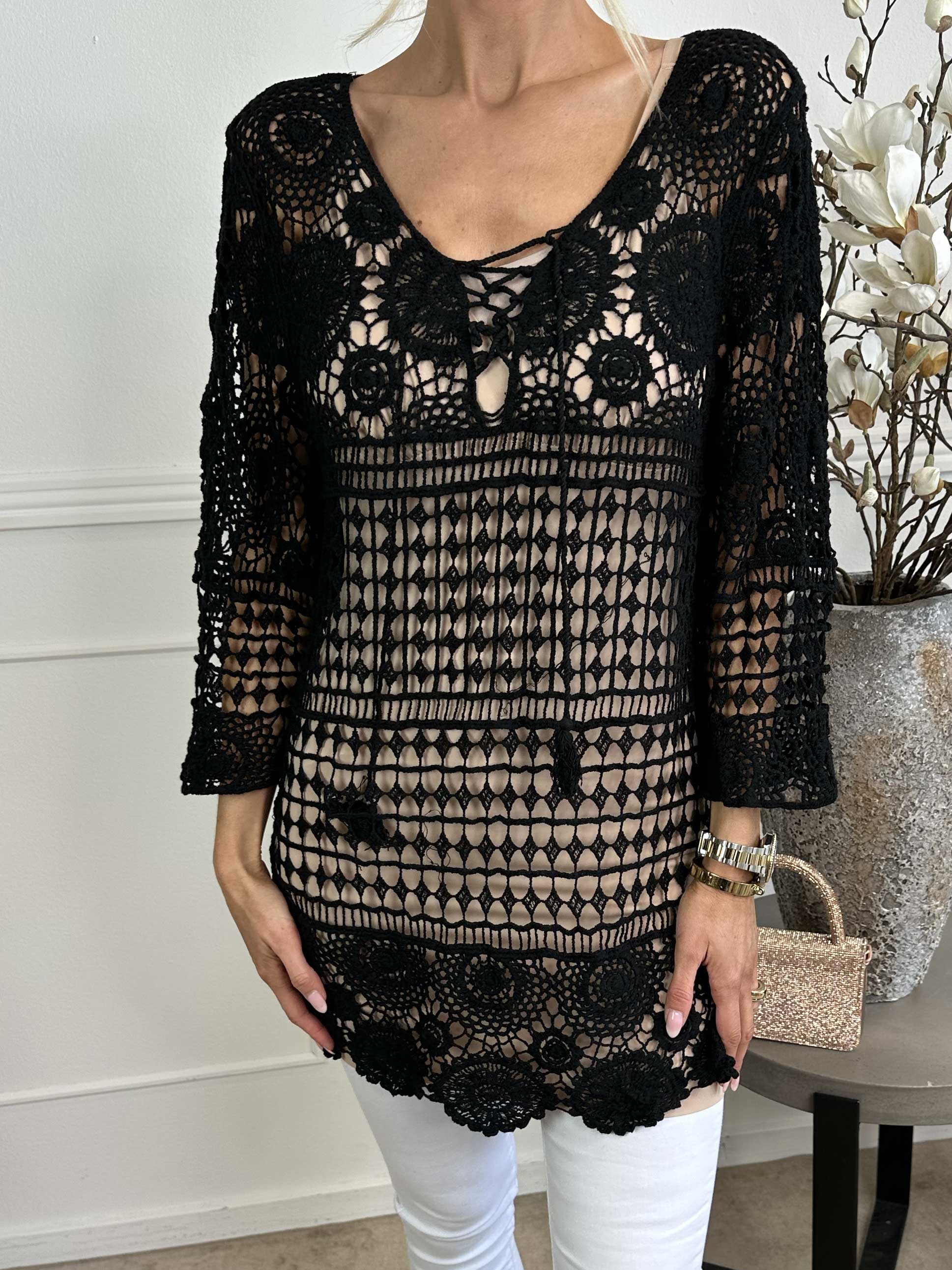 Sigrid - Virkad tunika med spets framtill