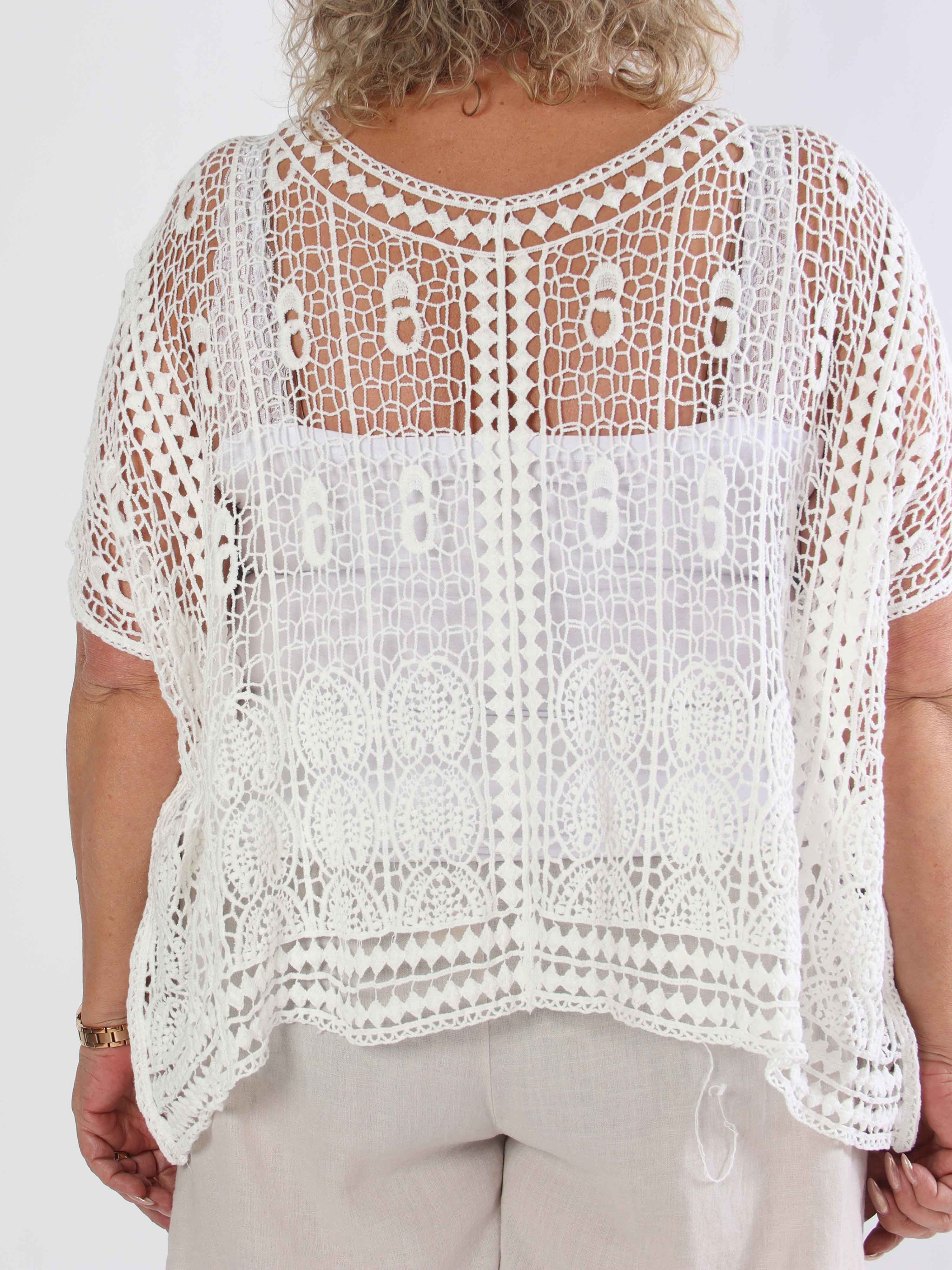 Missandei - Söt virkad plus size blus i bomull med hålmönster