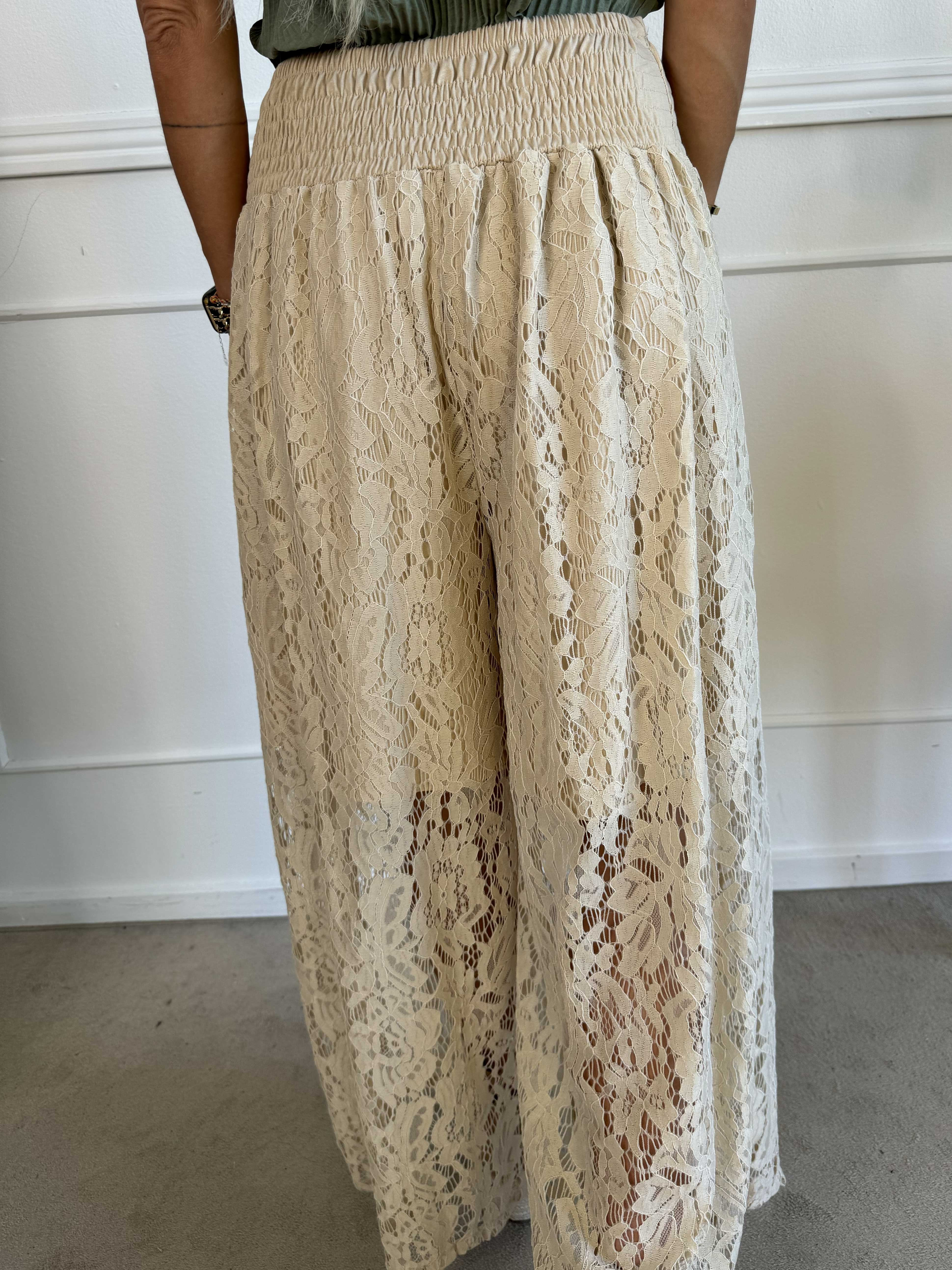 Valencia - Söta byxor med resår och spets