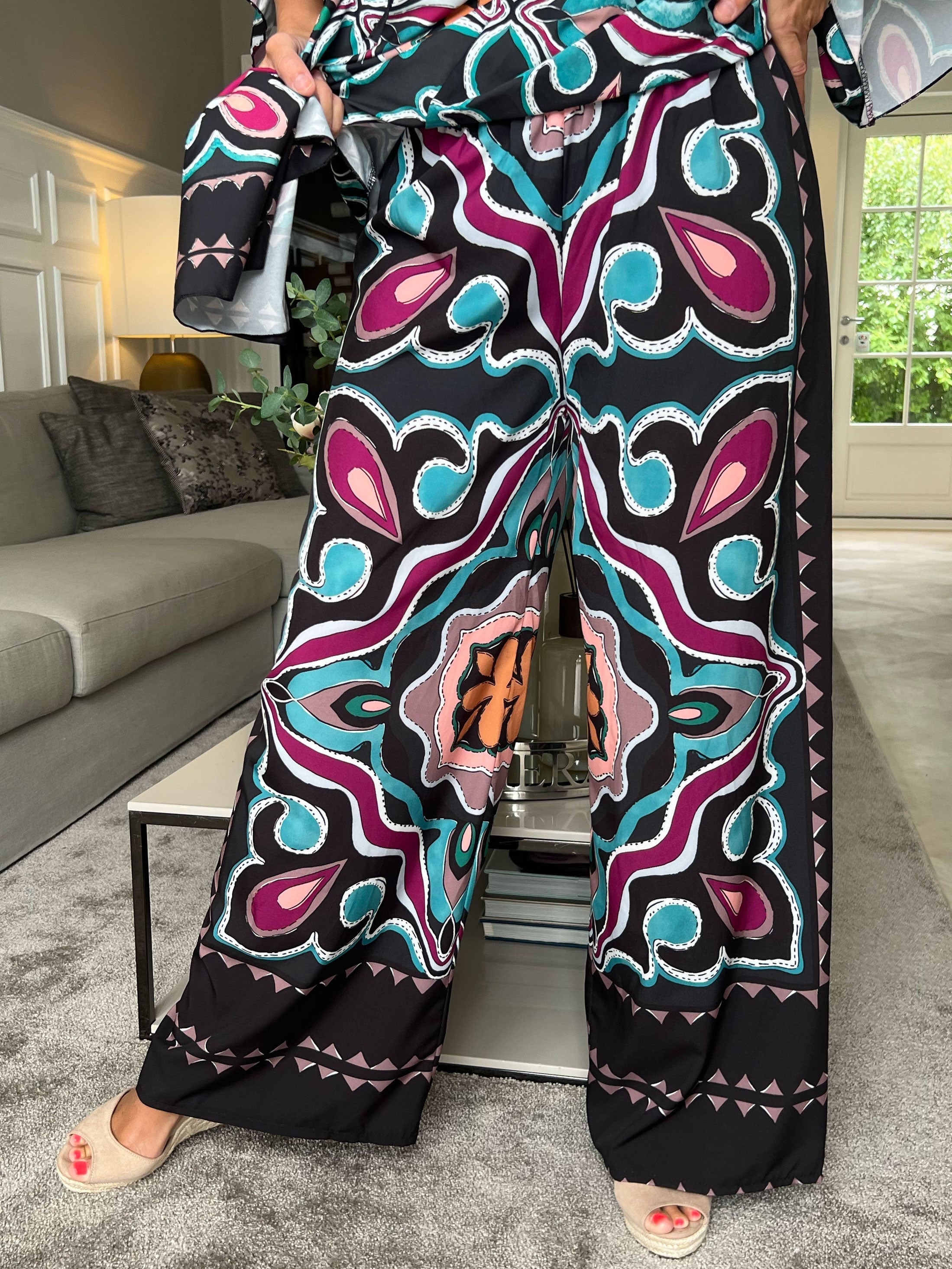 Yeva Pants - Mönstrade och lösa byxor i lätt tyg