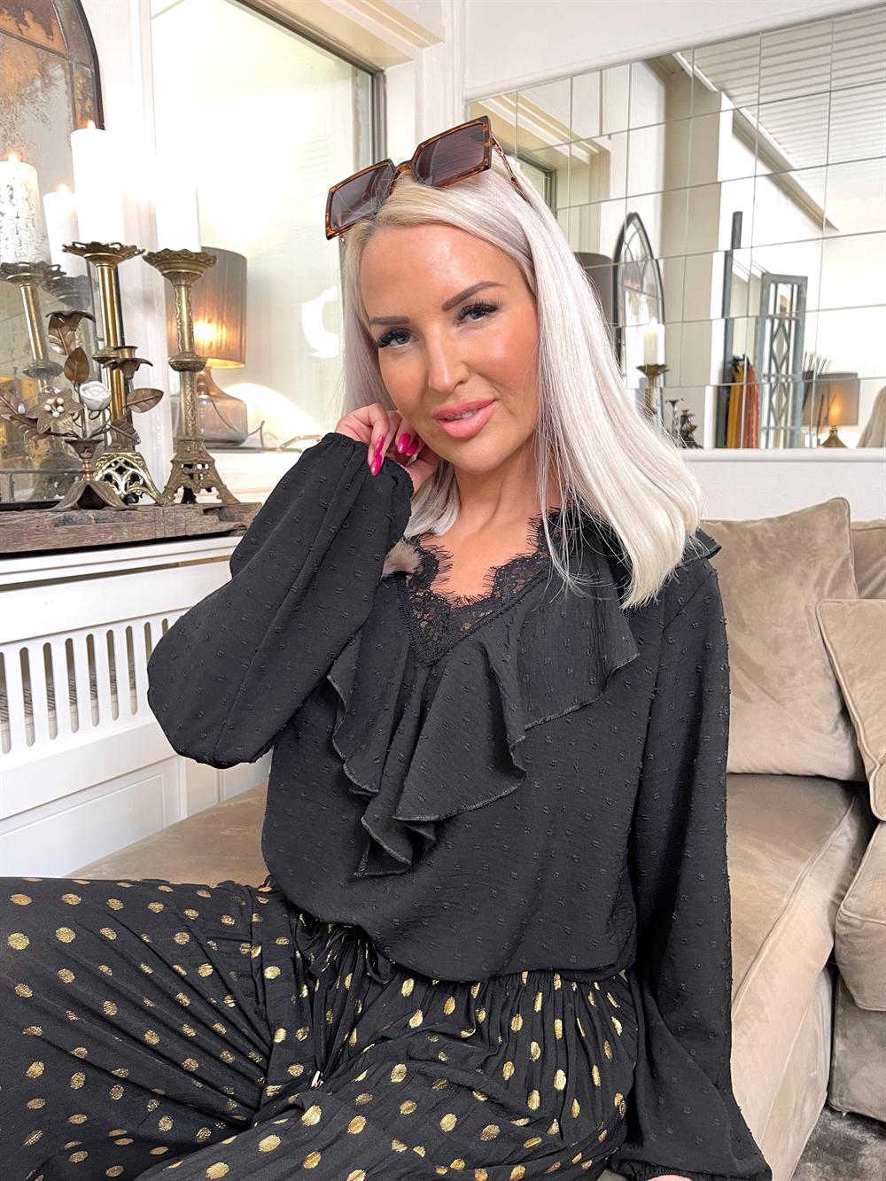 Simone - Tunika med spetskant och volanger