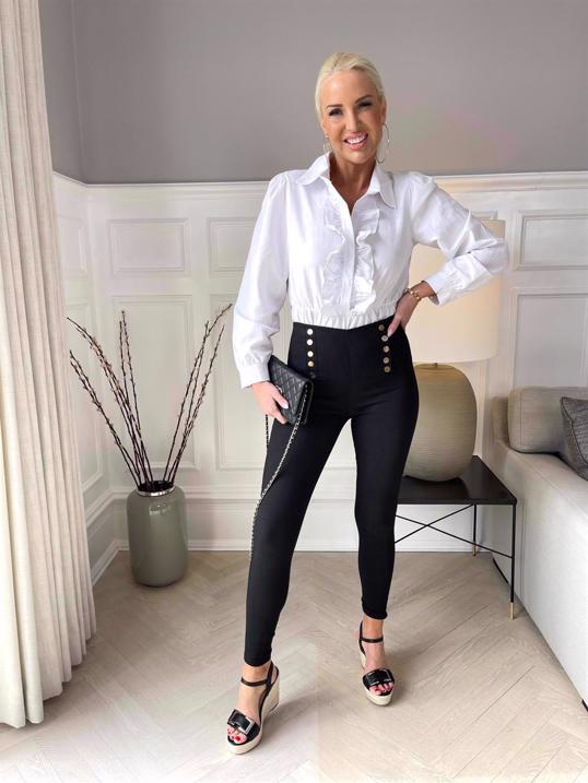 Alin Button - Byxor med guldknappar framtill