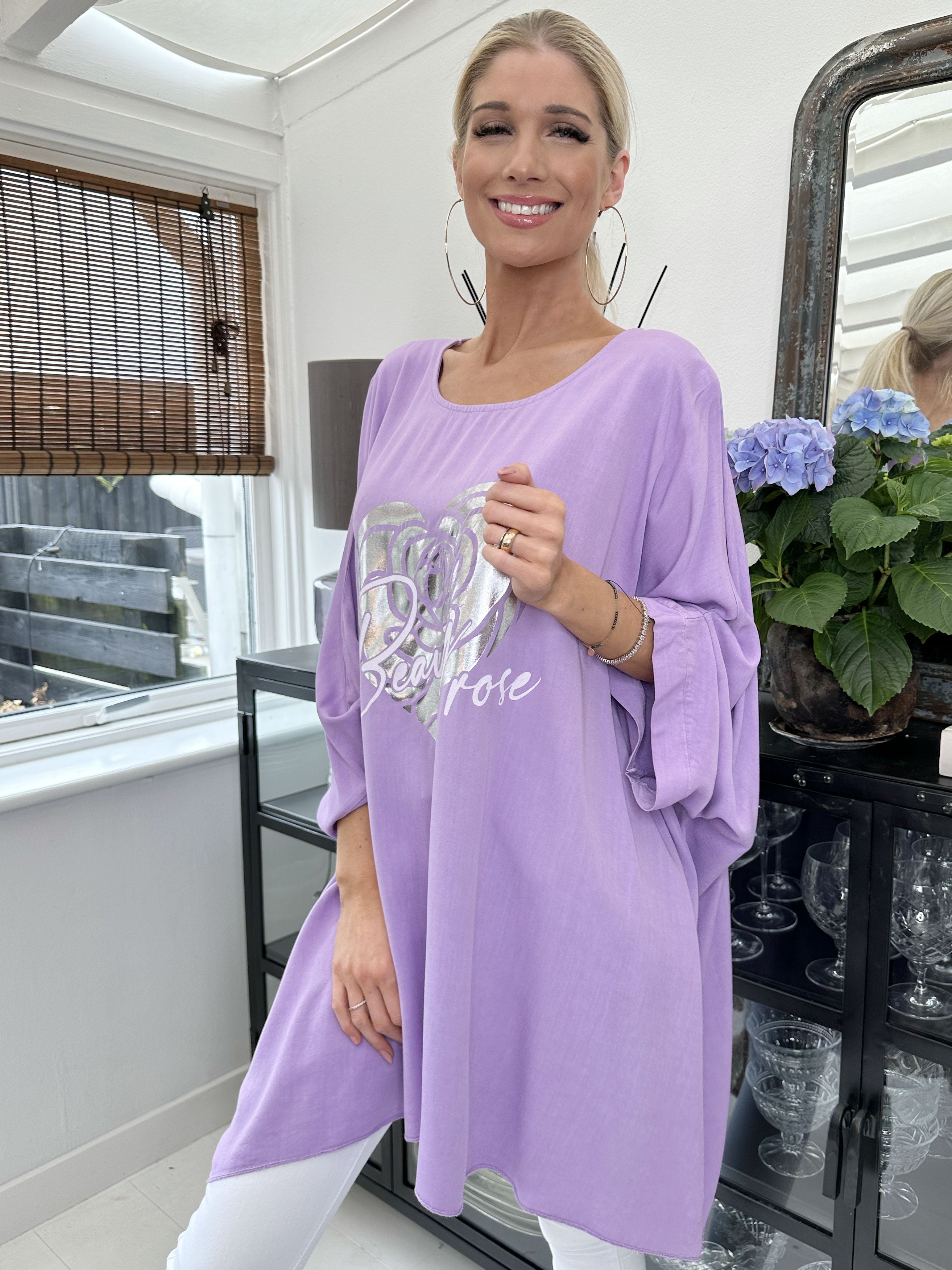 Flavia - T-shirt med silvertryck och fladdermusärmar