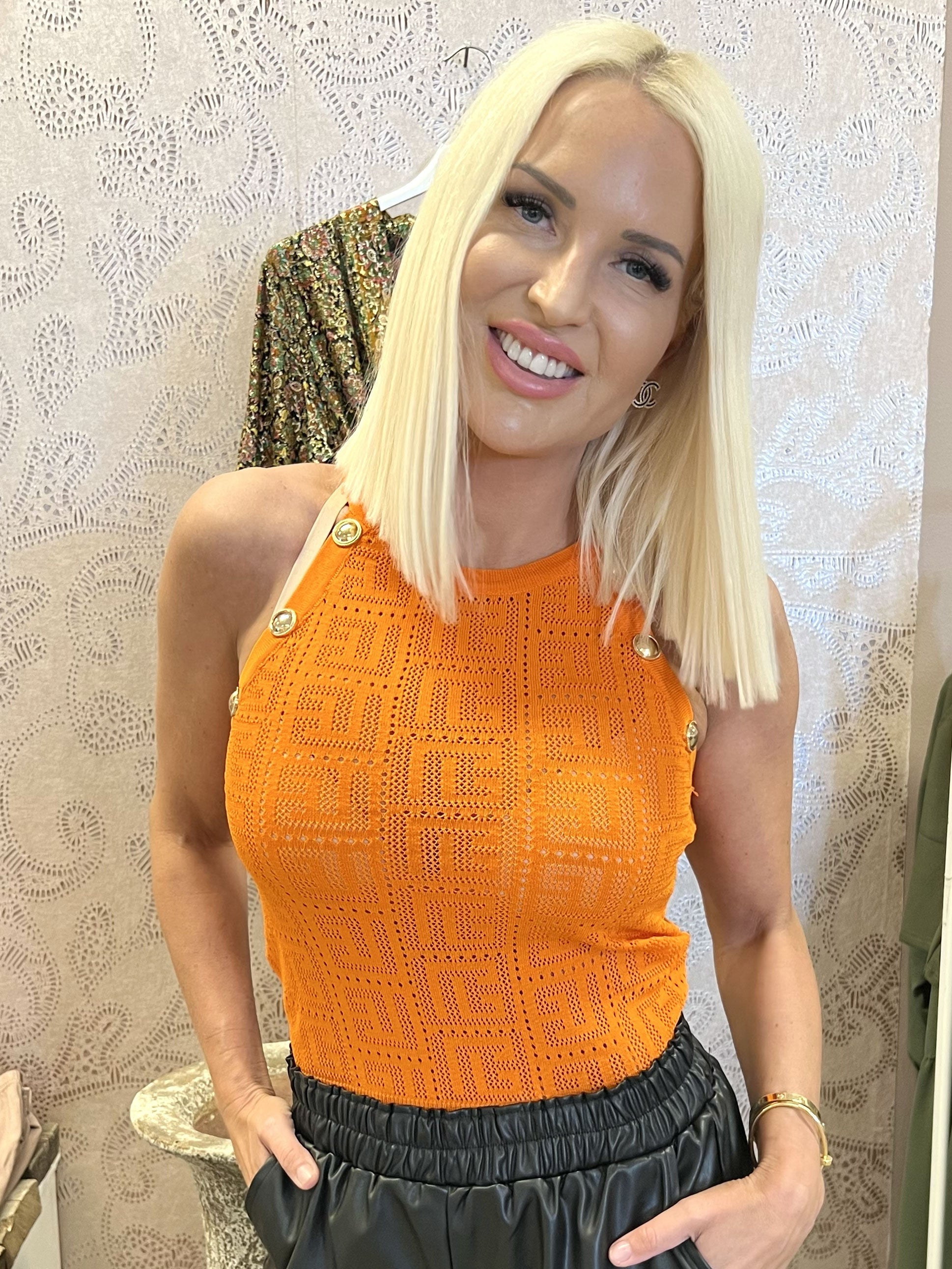 Andjela - Topp med guldknappar