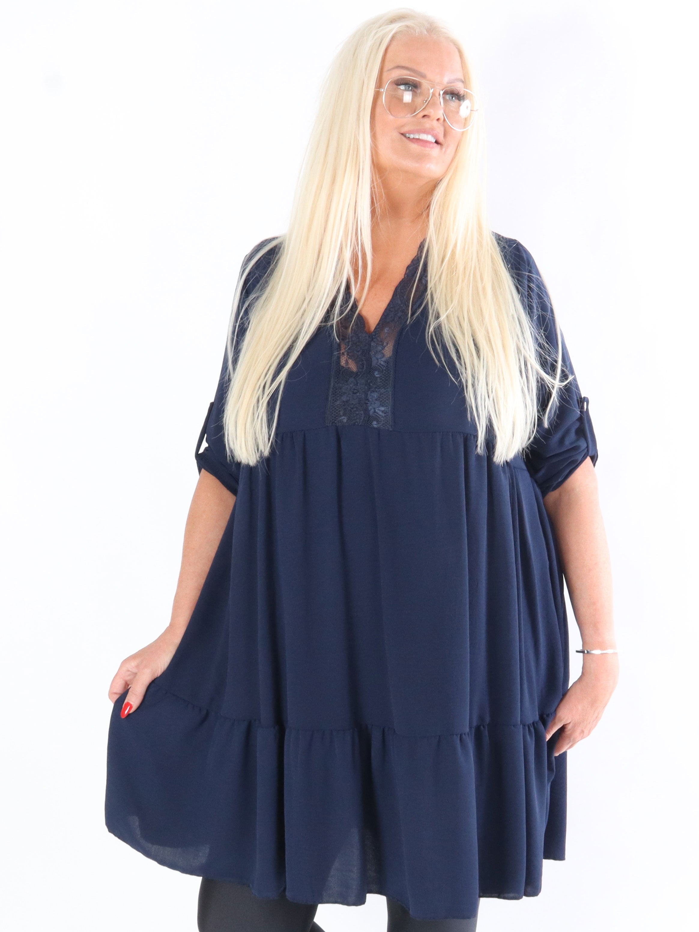 Abbelone - Tunika med spetskant i halsen