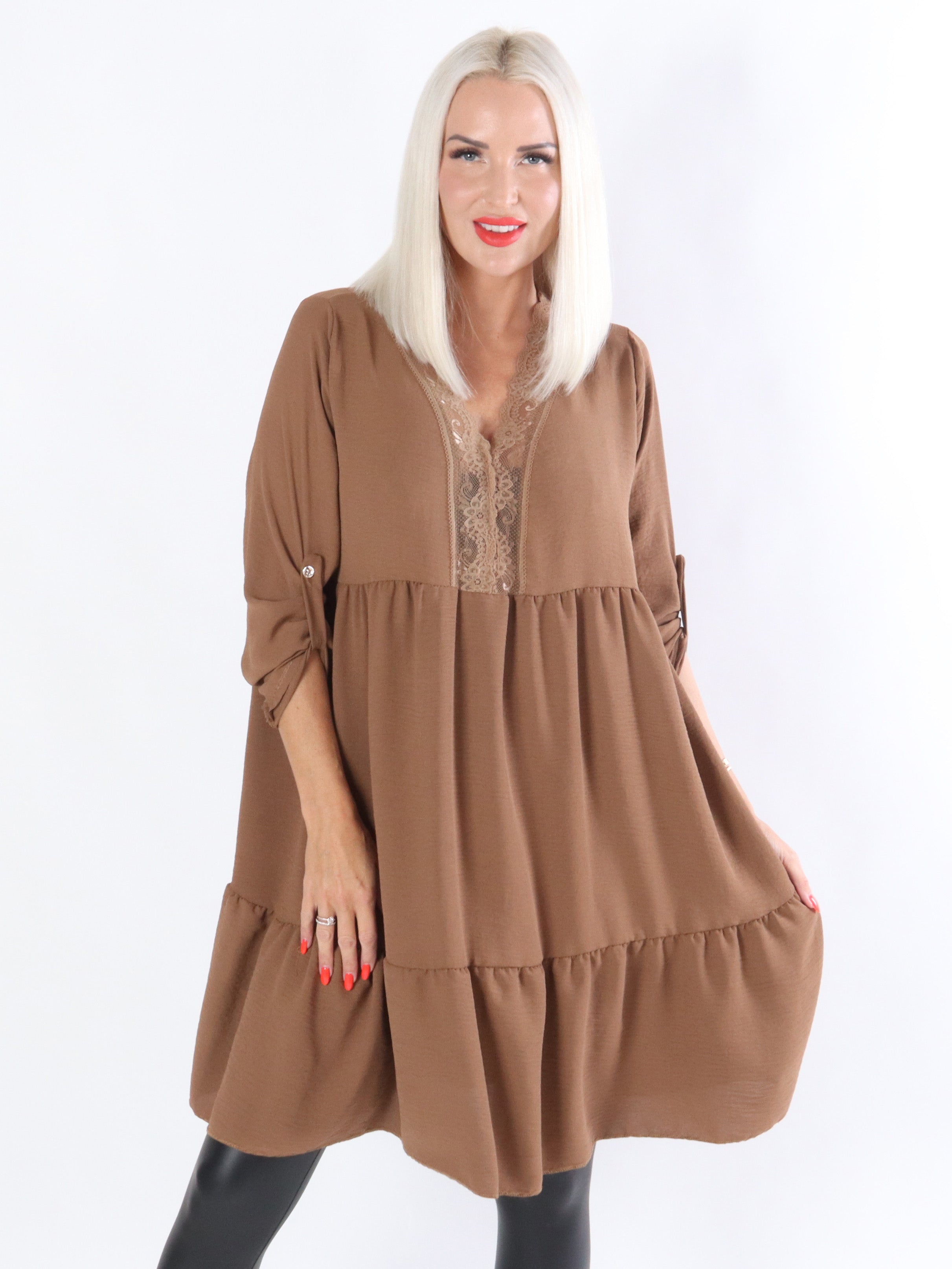 Abbelone - Tunika med spetskant i halsen