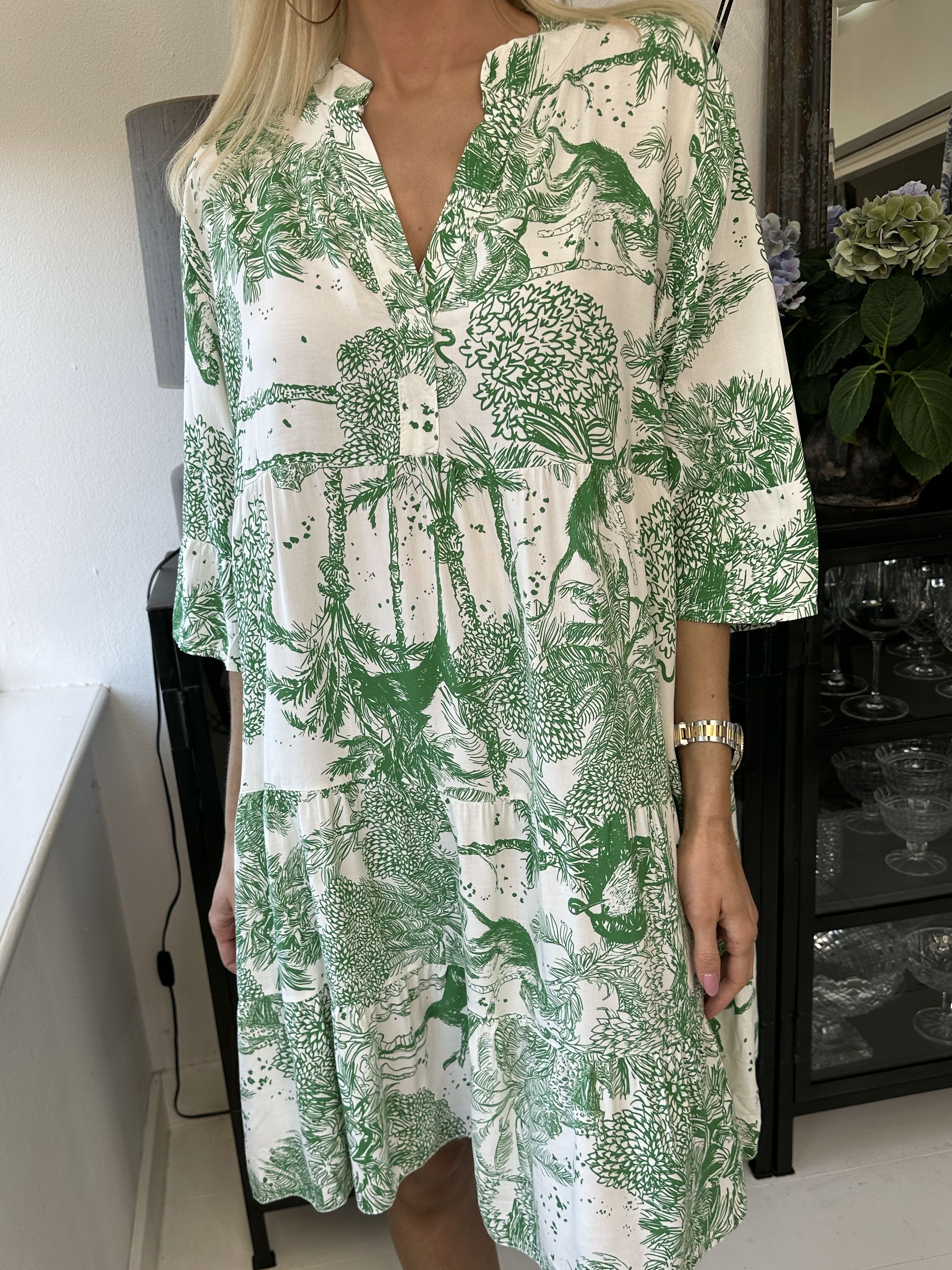 Abbie - Söt klänning med djungeltema - Navy