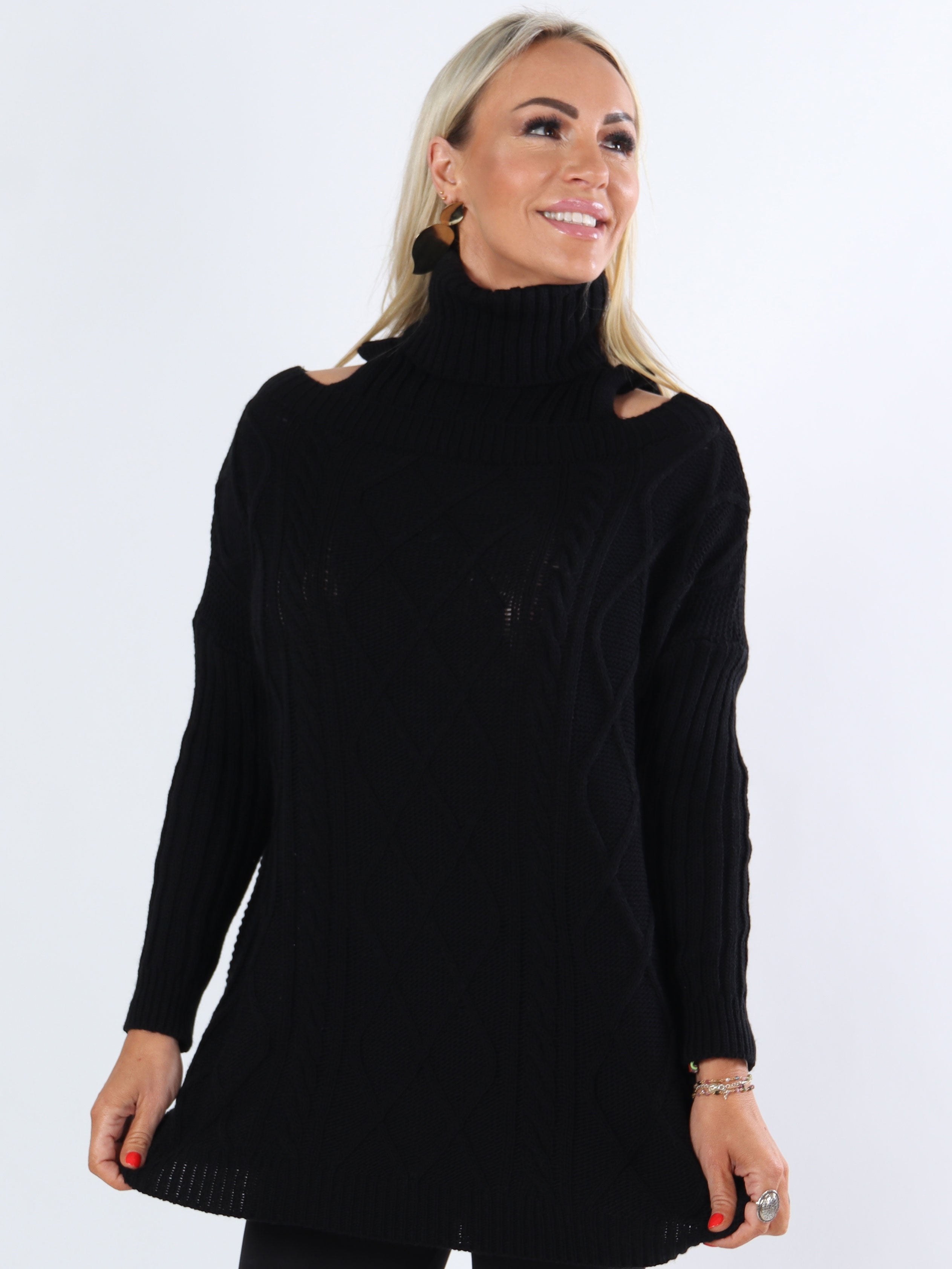 Abira - Beigefarvet strik med rullekrave og åbne skuldre