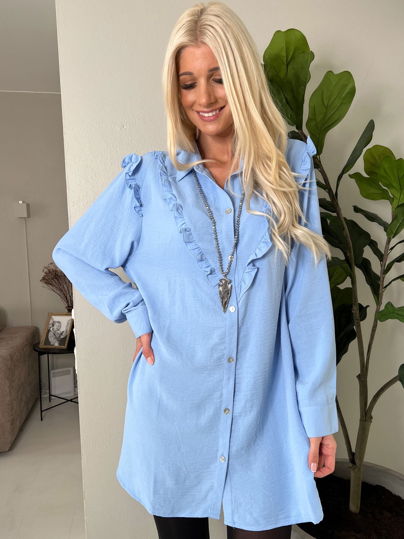 Ada - Söt skjorta med volangkanter