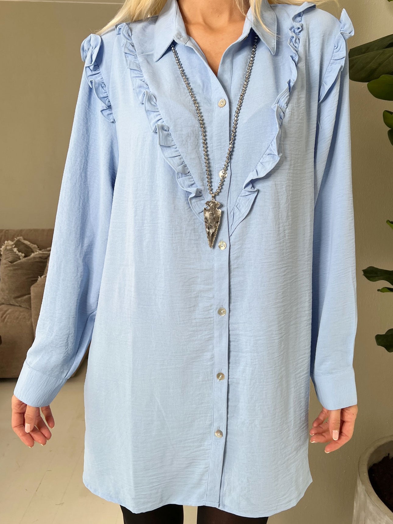 Ada - Söt skjorta med volangkanter