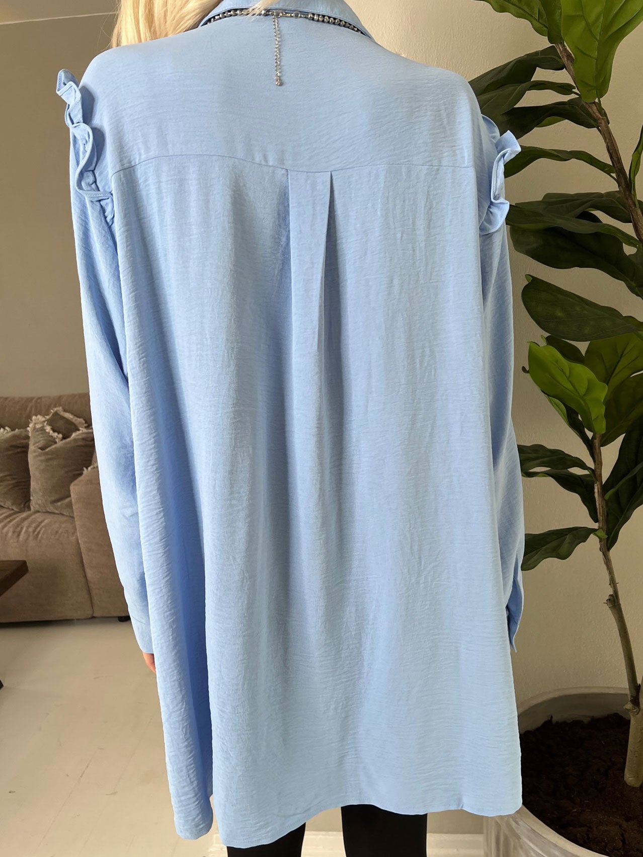 Ada - Söt skjorta med volangkanter