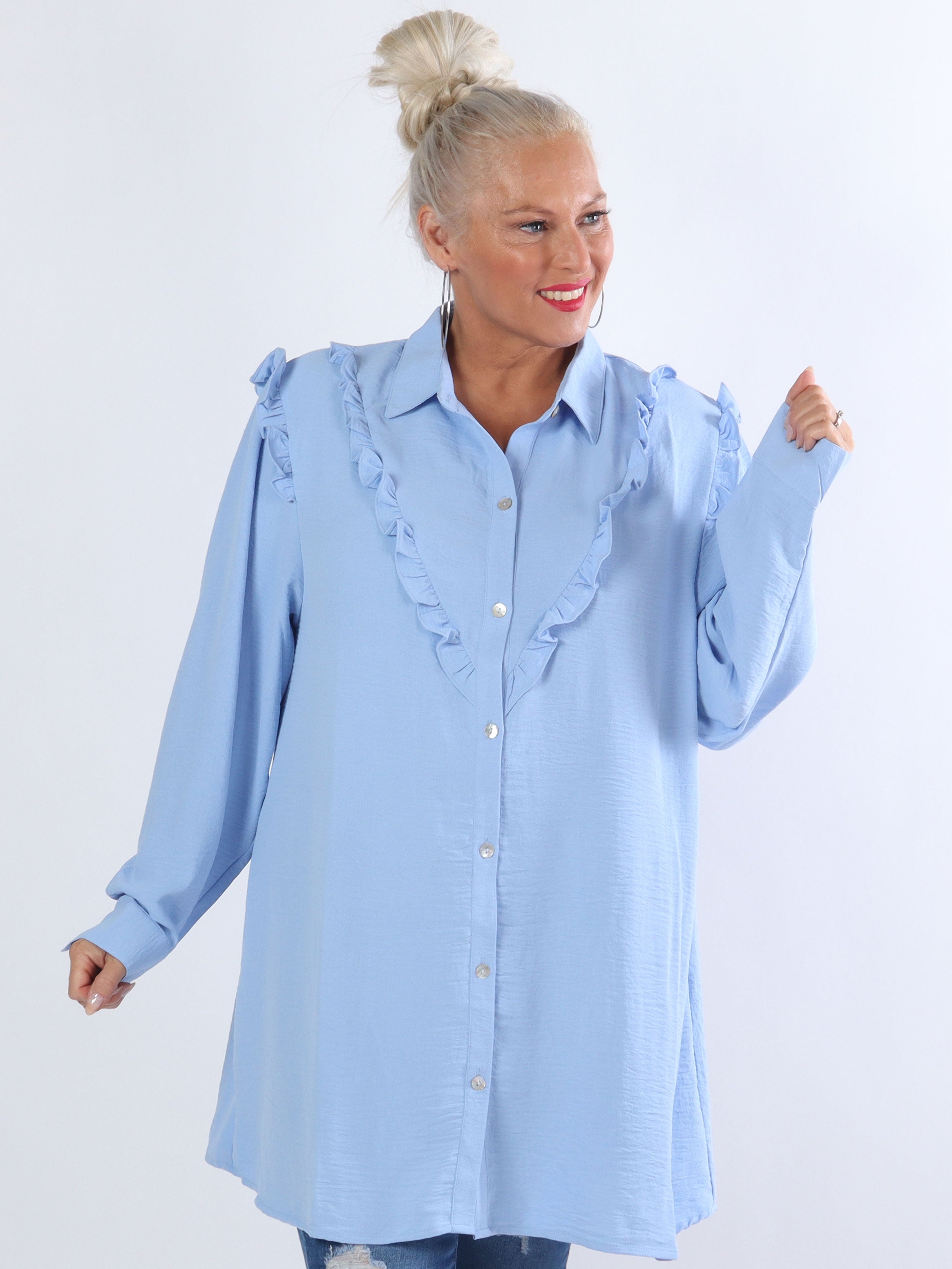 Ada - Fin skjorta i stora storlekar med volanger