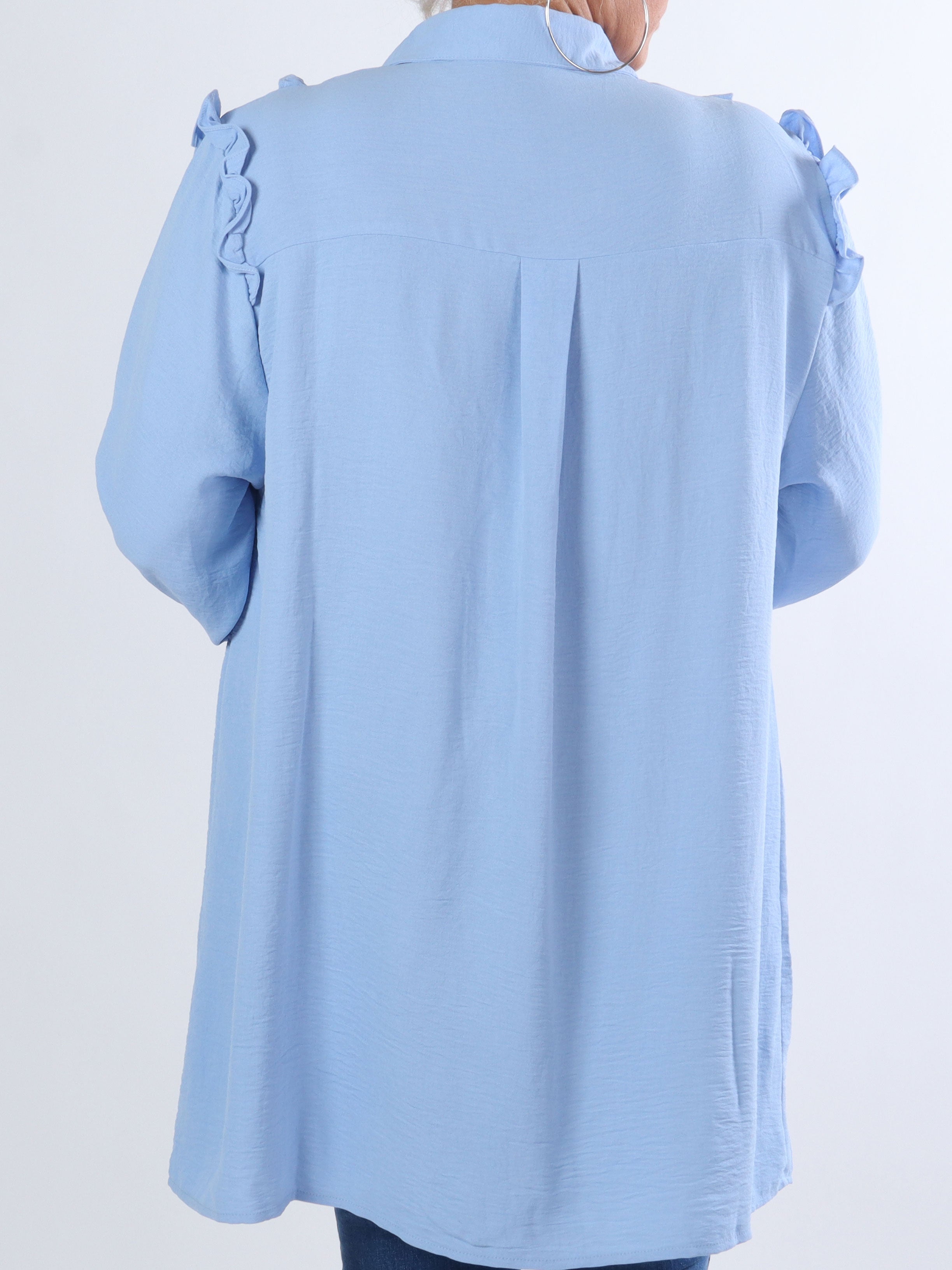 Ada - Fin skjorta i stora storlekar med volanger