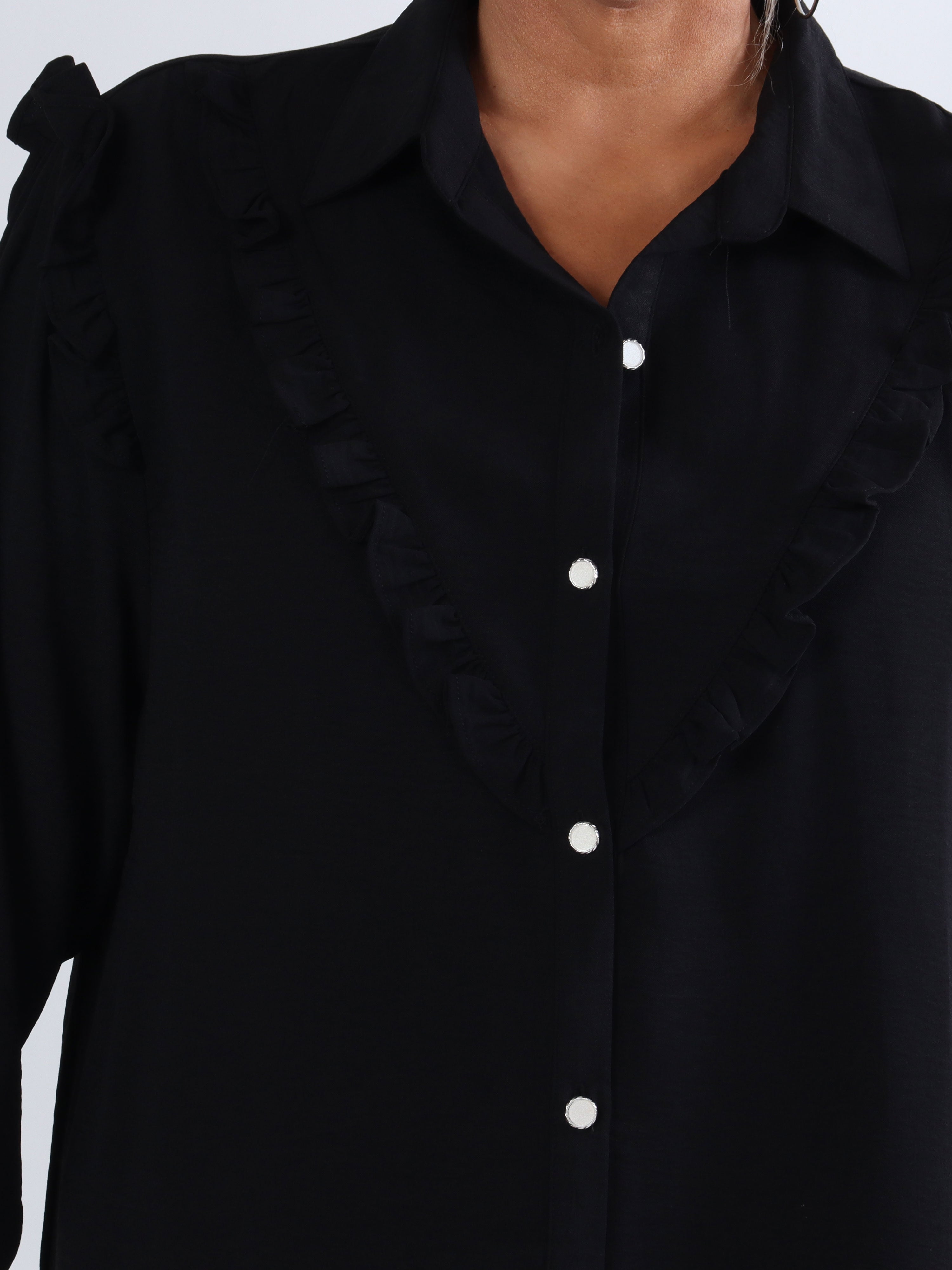 Ada - Fin skjorta i stora storlekar med volanger