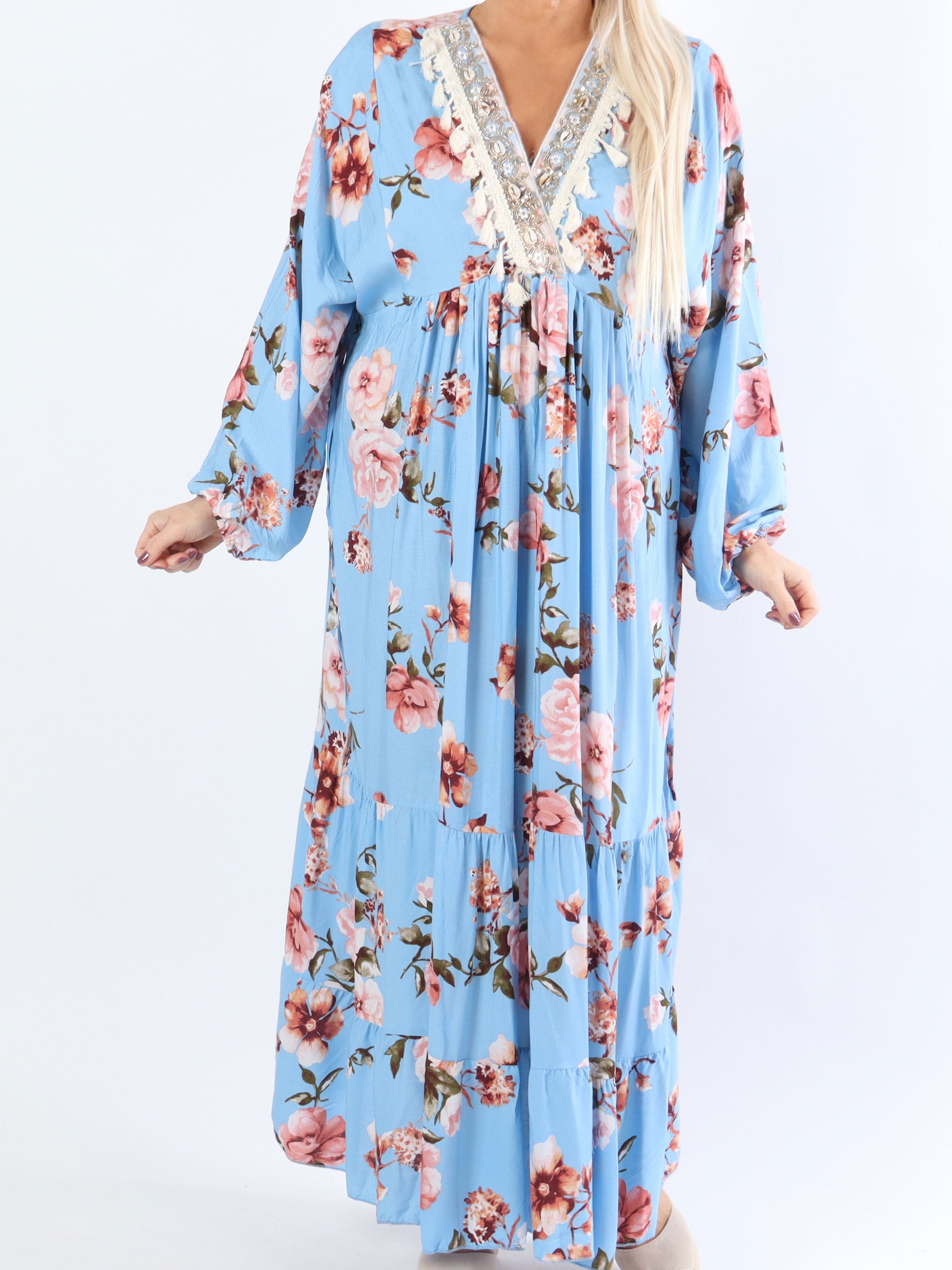 Adelaida Flower - Plus size klänning med snäckor och fransar