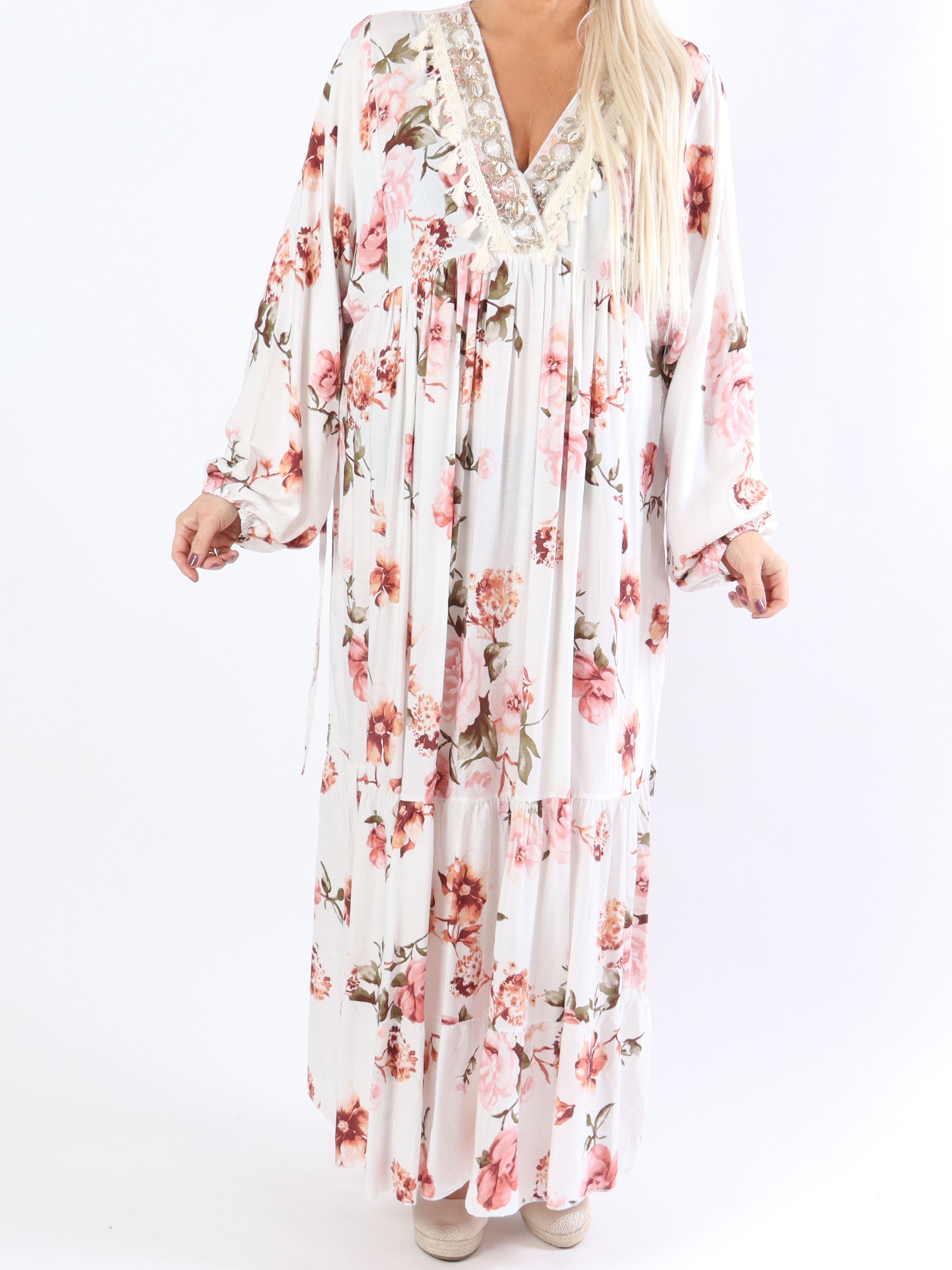 Adelaida Flower - Plus size klänning med snäckor och fransar