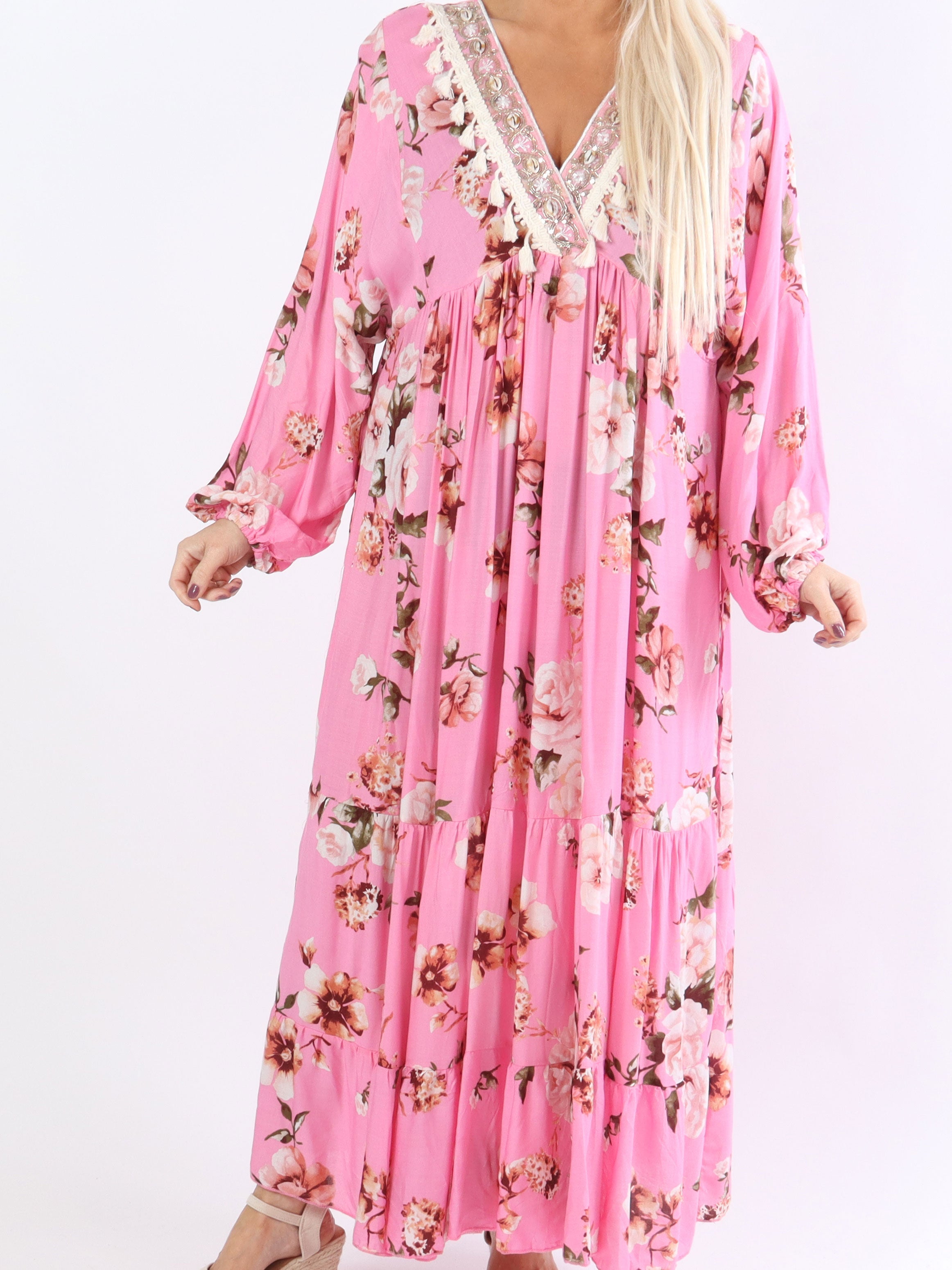 Adelaida Flower - Plus size klänning med snäckor och fransar