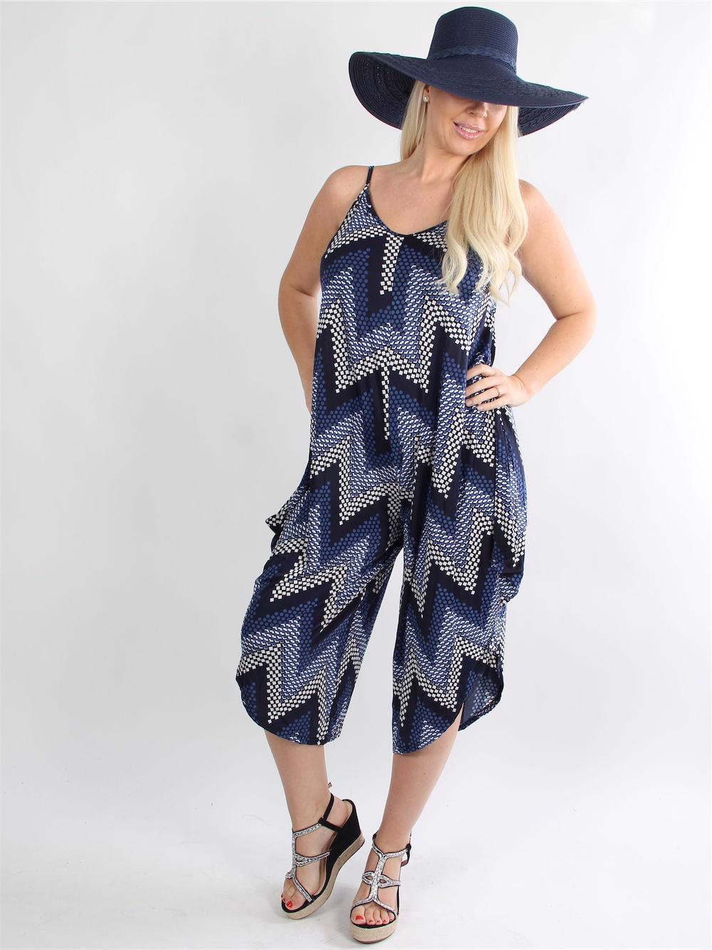 Adilene - Beige byxdräkt i fint mönster