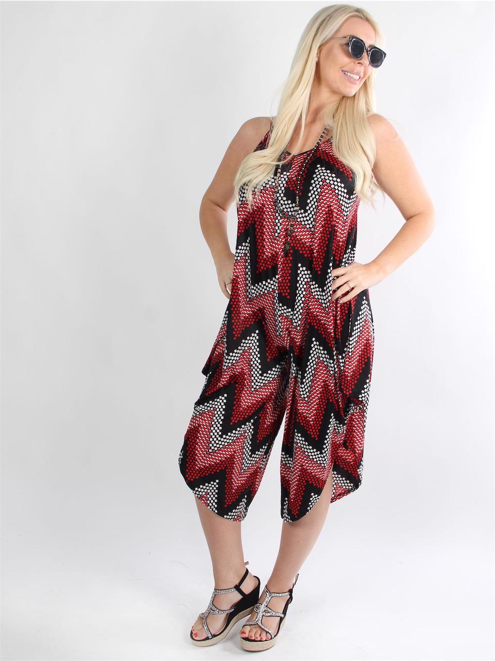 Adilene - Beigefarvet buksedragt i fint mønster