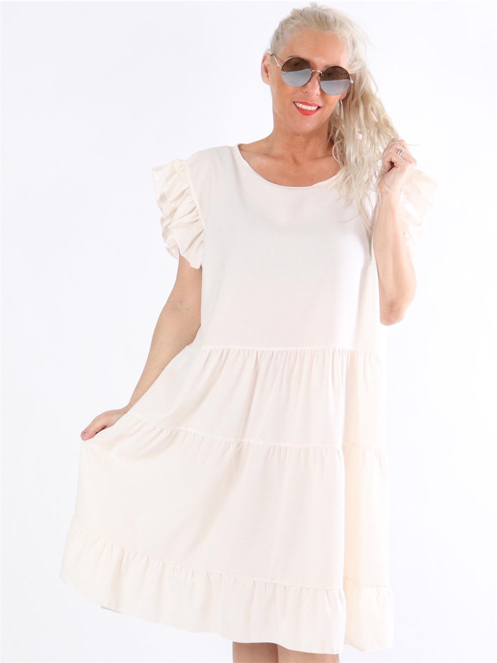 Adora - Beige och vit rutig klänning med volanger