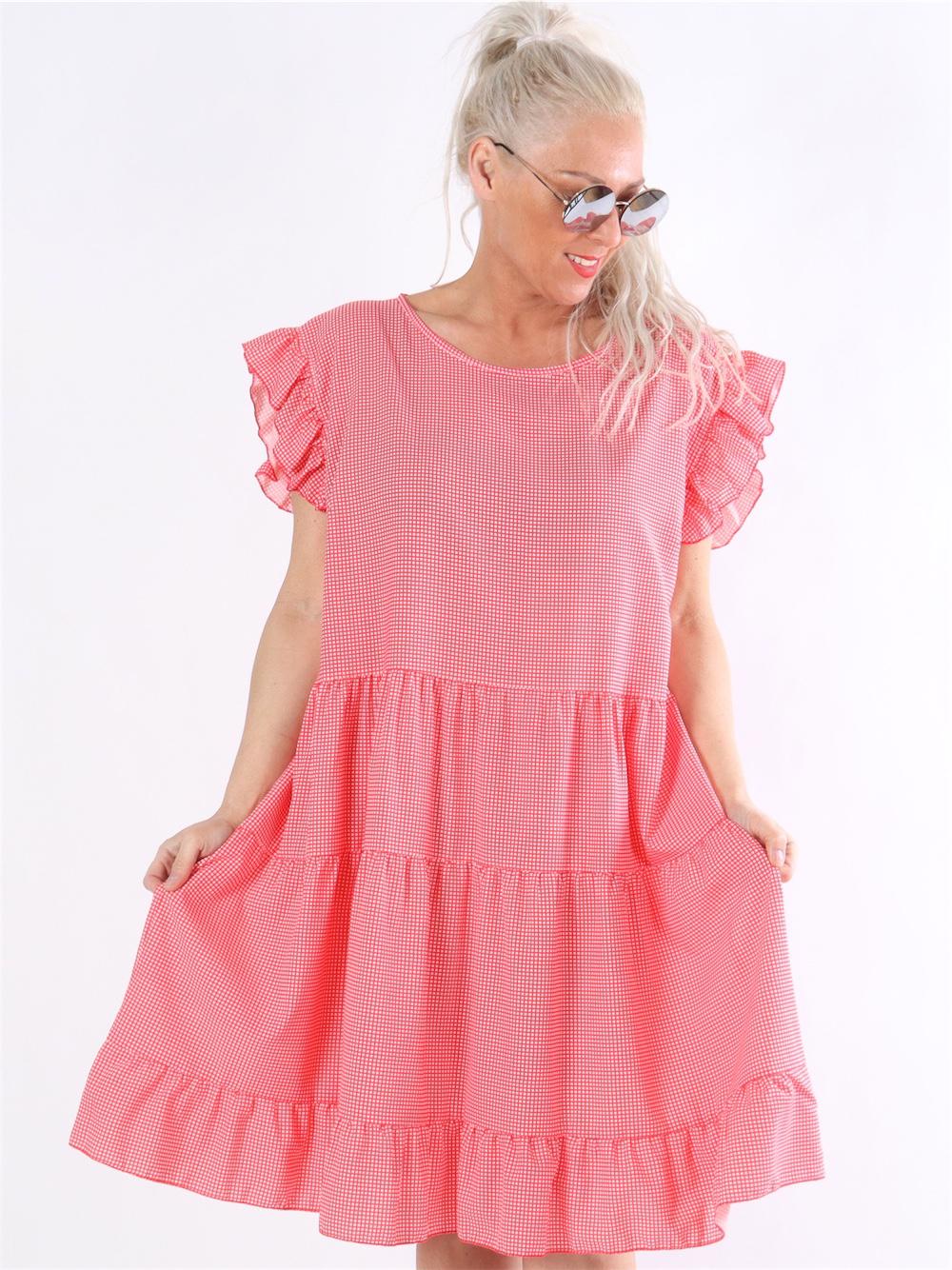 Adora - Beige och vit rutig klänning med volanger