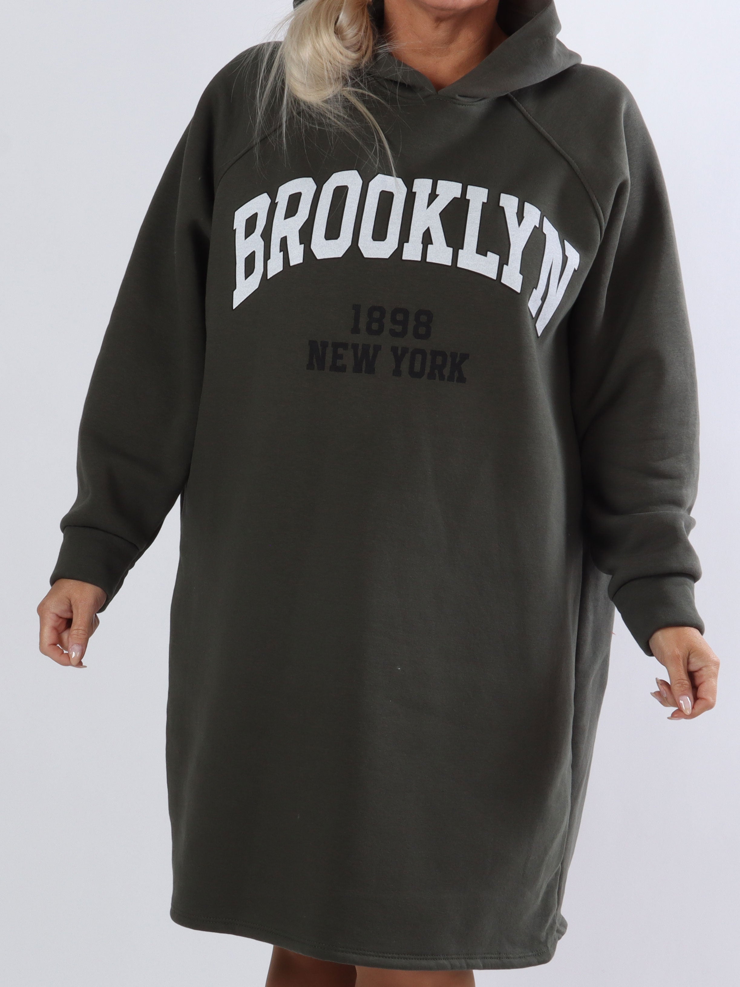 Adrianna - Plus size hoodie klänning med text framtill