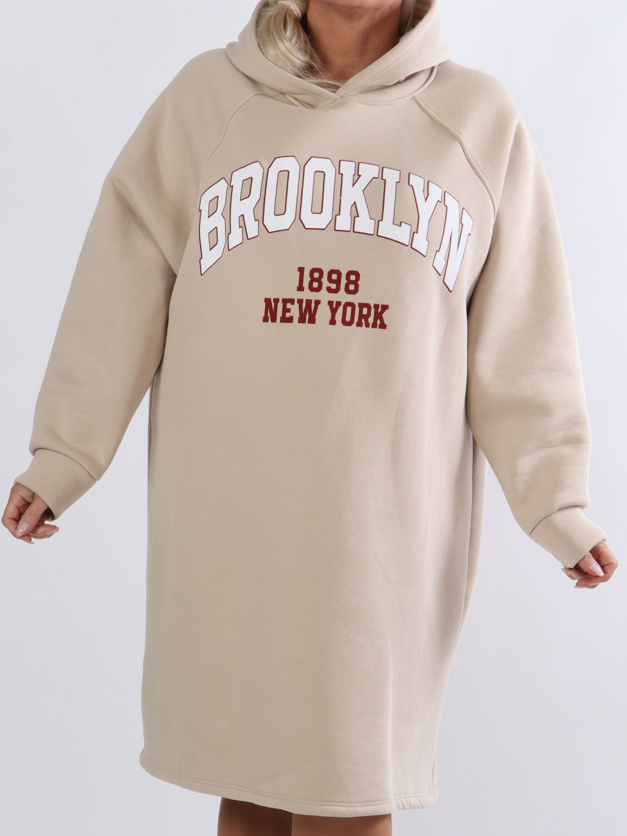 Adrianna - Plus size hoodie klänning med text framtill