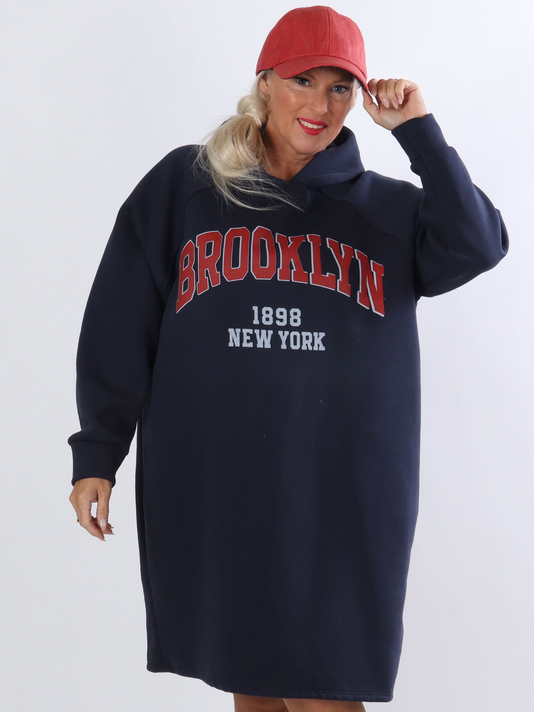 Adrianna - Plus size hoodie klänning med text framtill