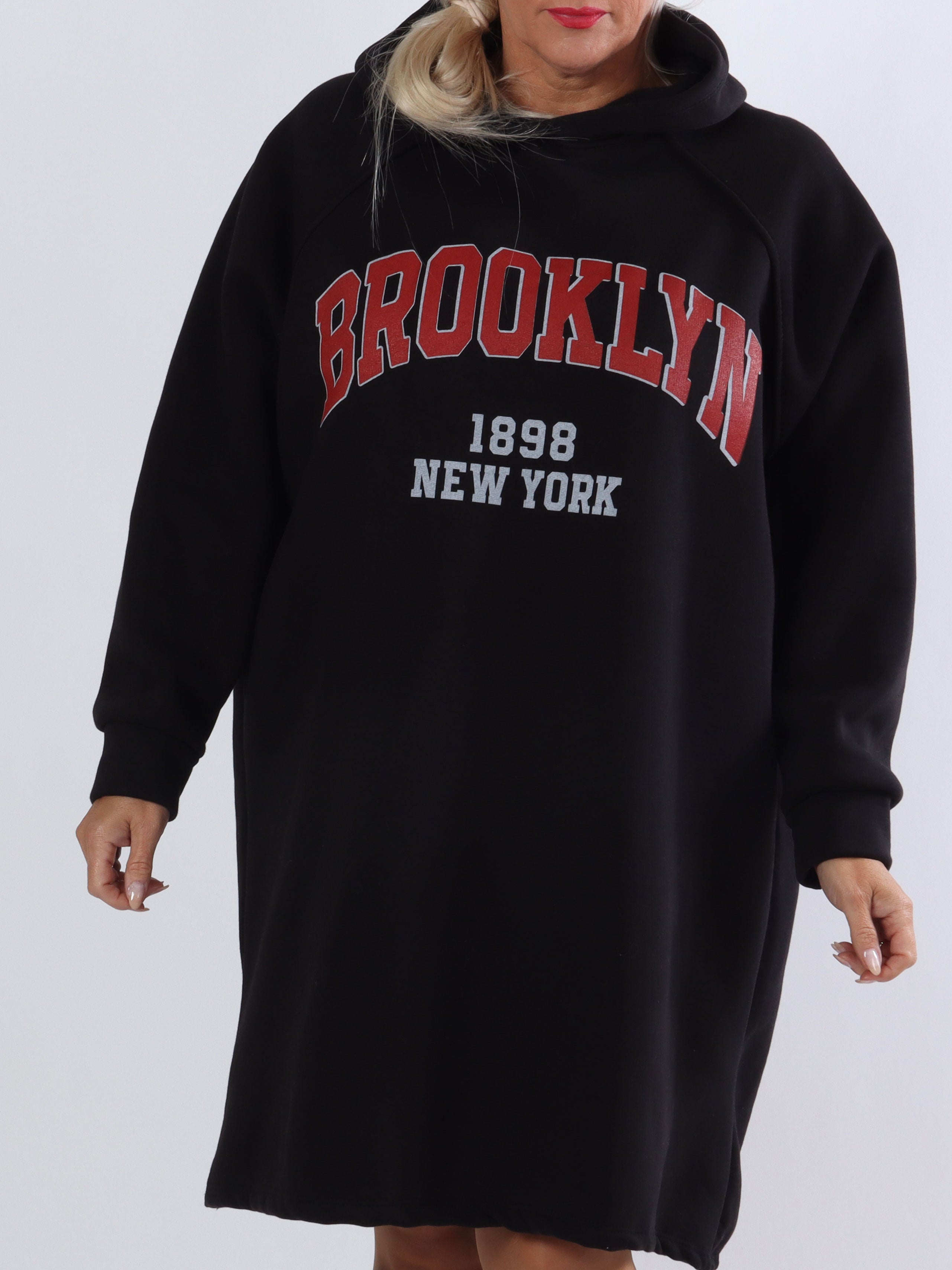 Adrianna - Plus size hoodie klänning med text framtill