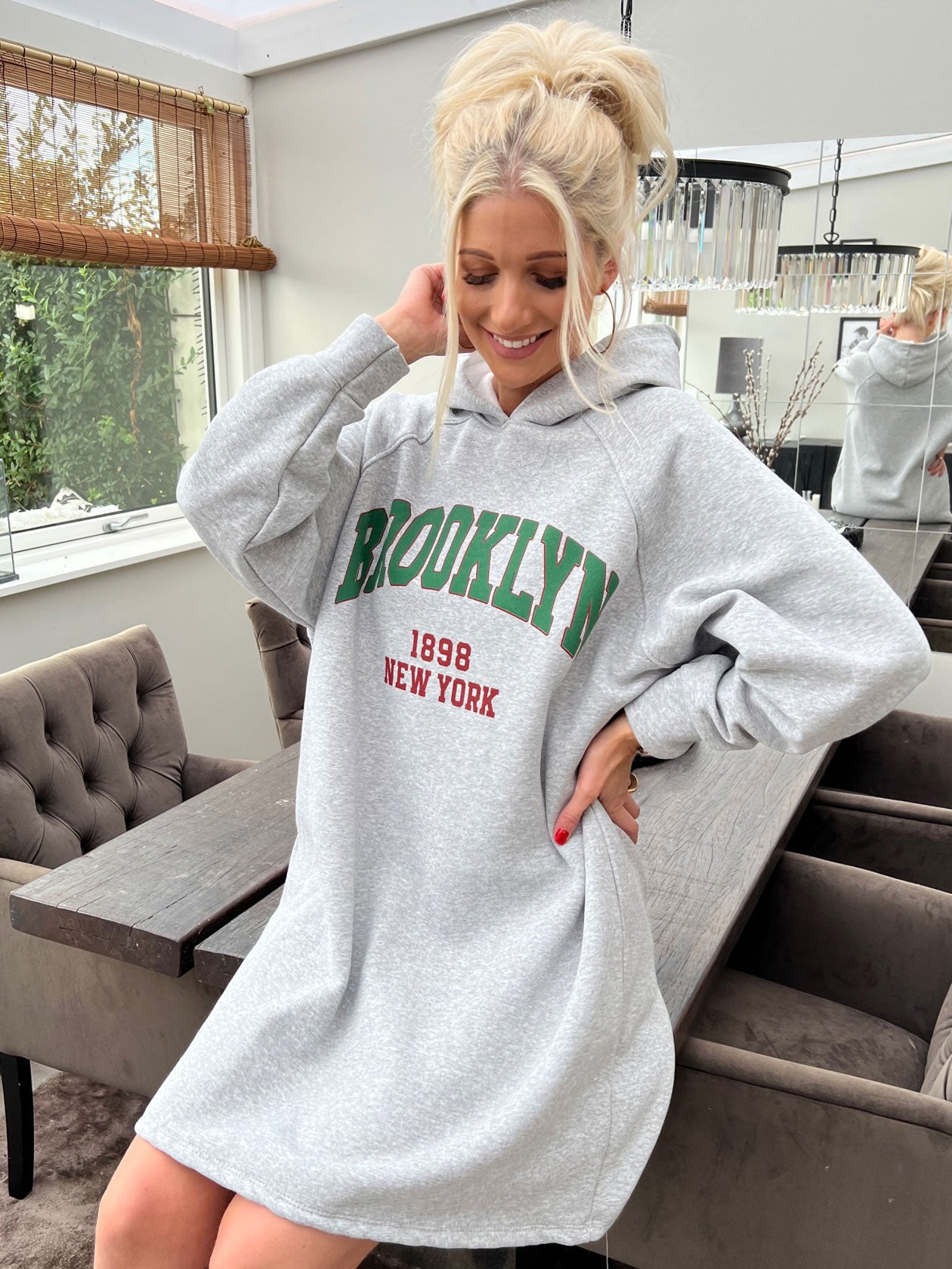 Adrianna - Hoodie klänning med text framtill