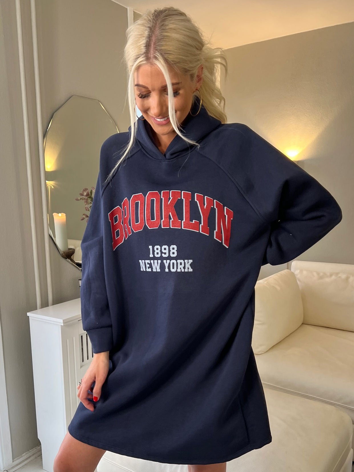 Adrianna - Hoodie klänning med text framtill