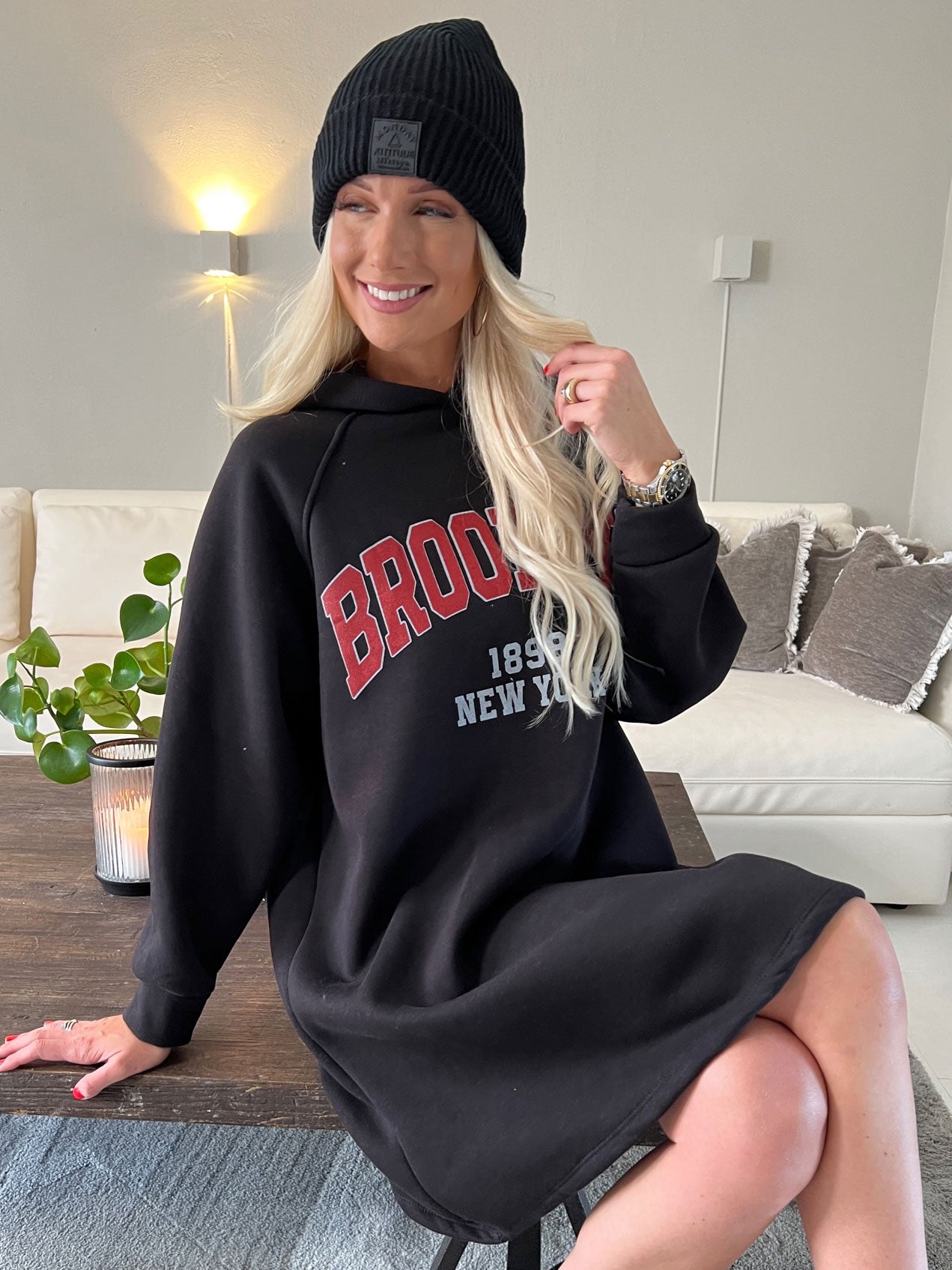 Adrianna - Hoodie klänning med text framtill