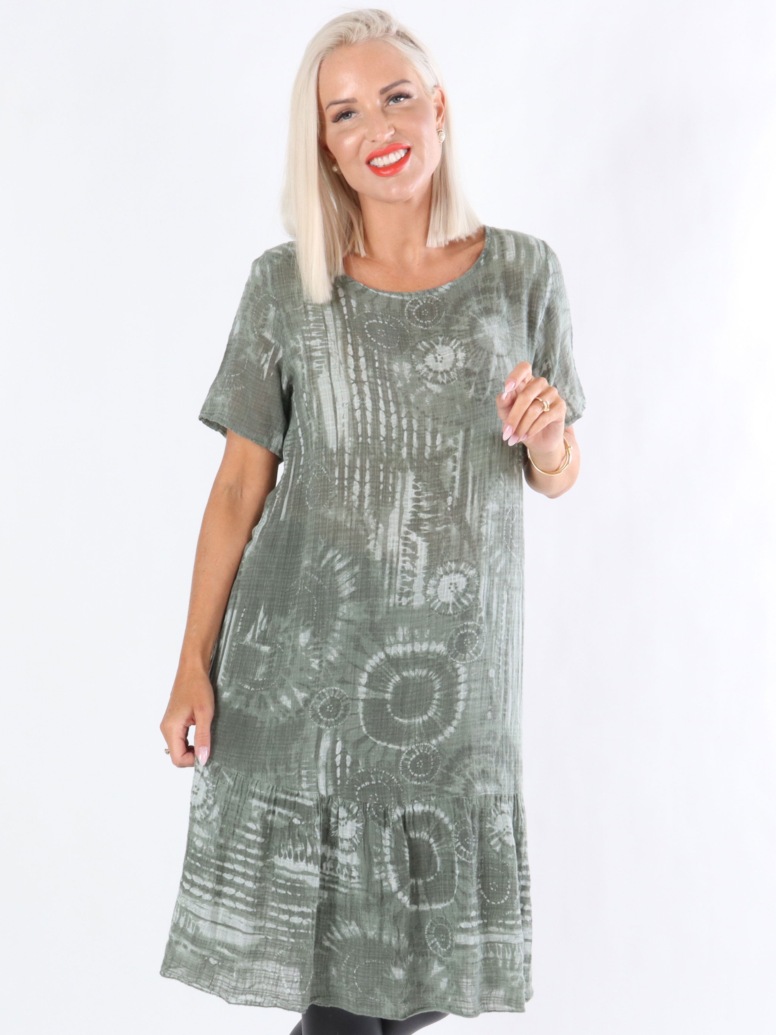 Aia - Lång klänning med liten volangkant i nederkanten