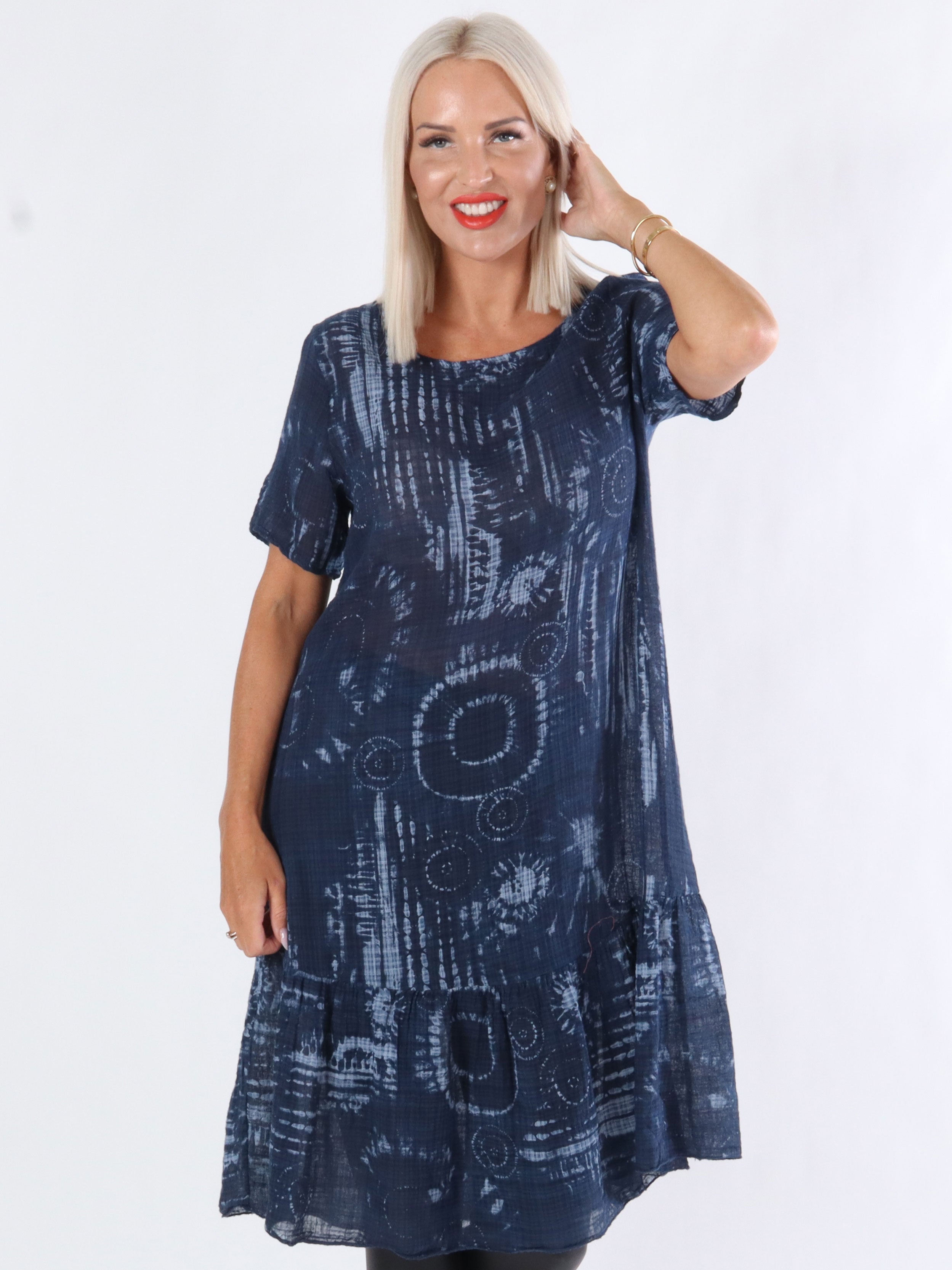 Aia - Lång klänning med liten volangkant i nederkanten