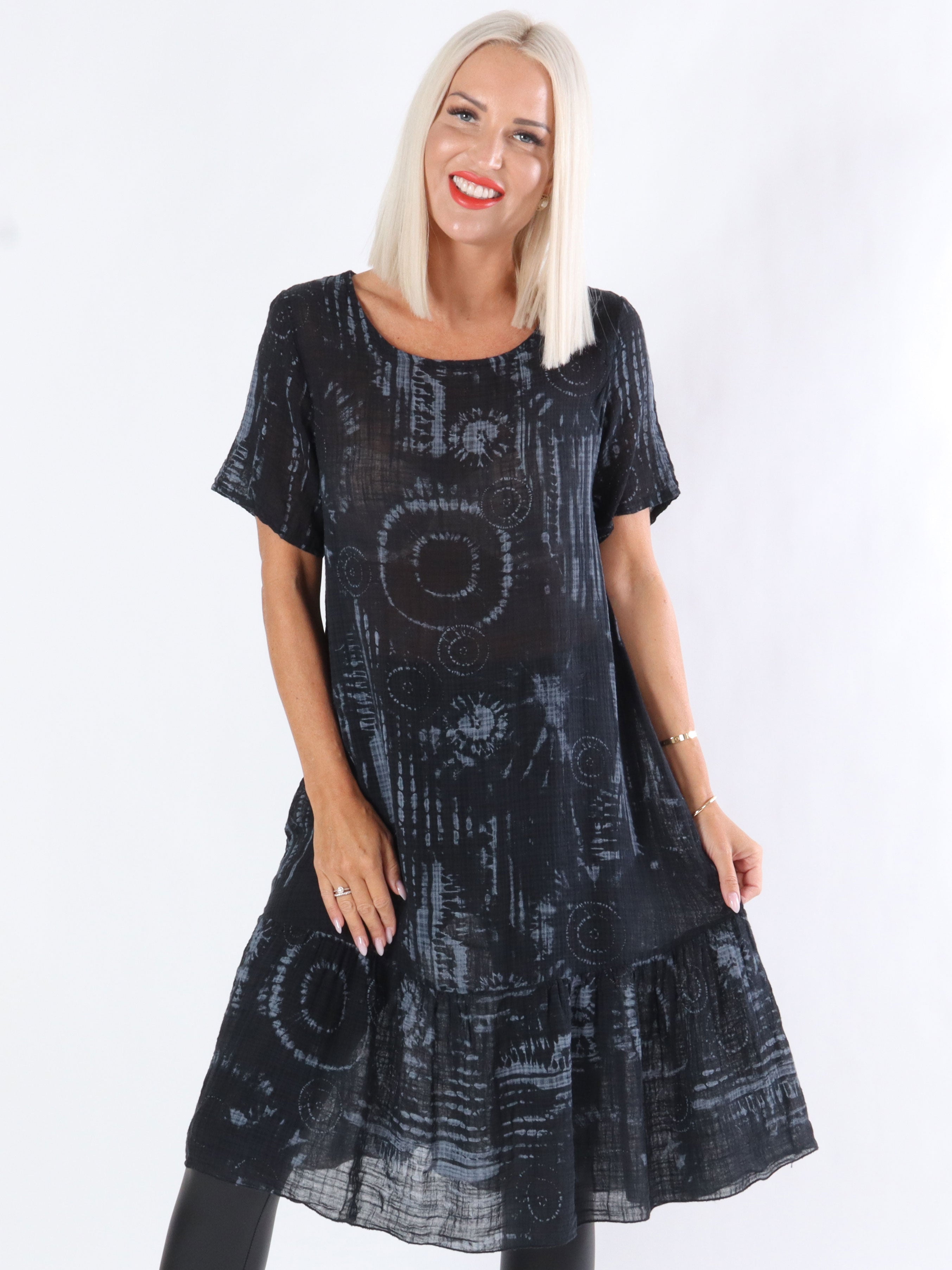 Aia - Lång klänning med liten volangkant i nederkanten