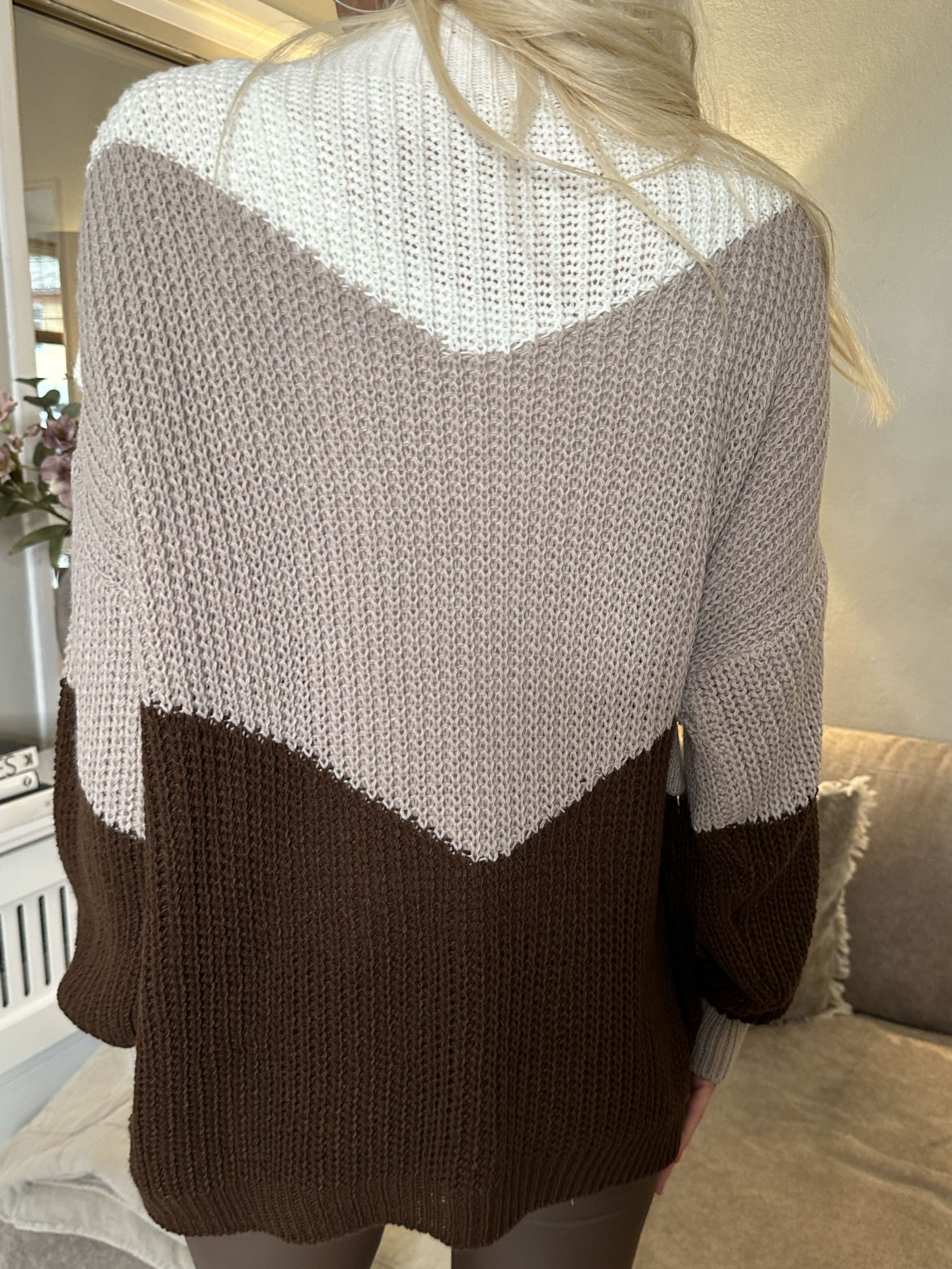 Alabama - Söt stickad tröja med volangkanter